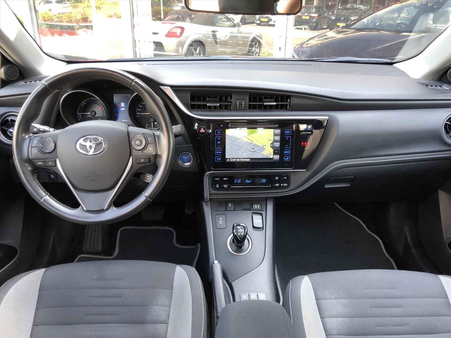 Toyota Auris 1.8 Hybrid Dynamic | Navigatie, Parkeercamera, Cruise control, Climate control, Bluetooth, Stuurbediening - 15/33