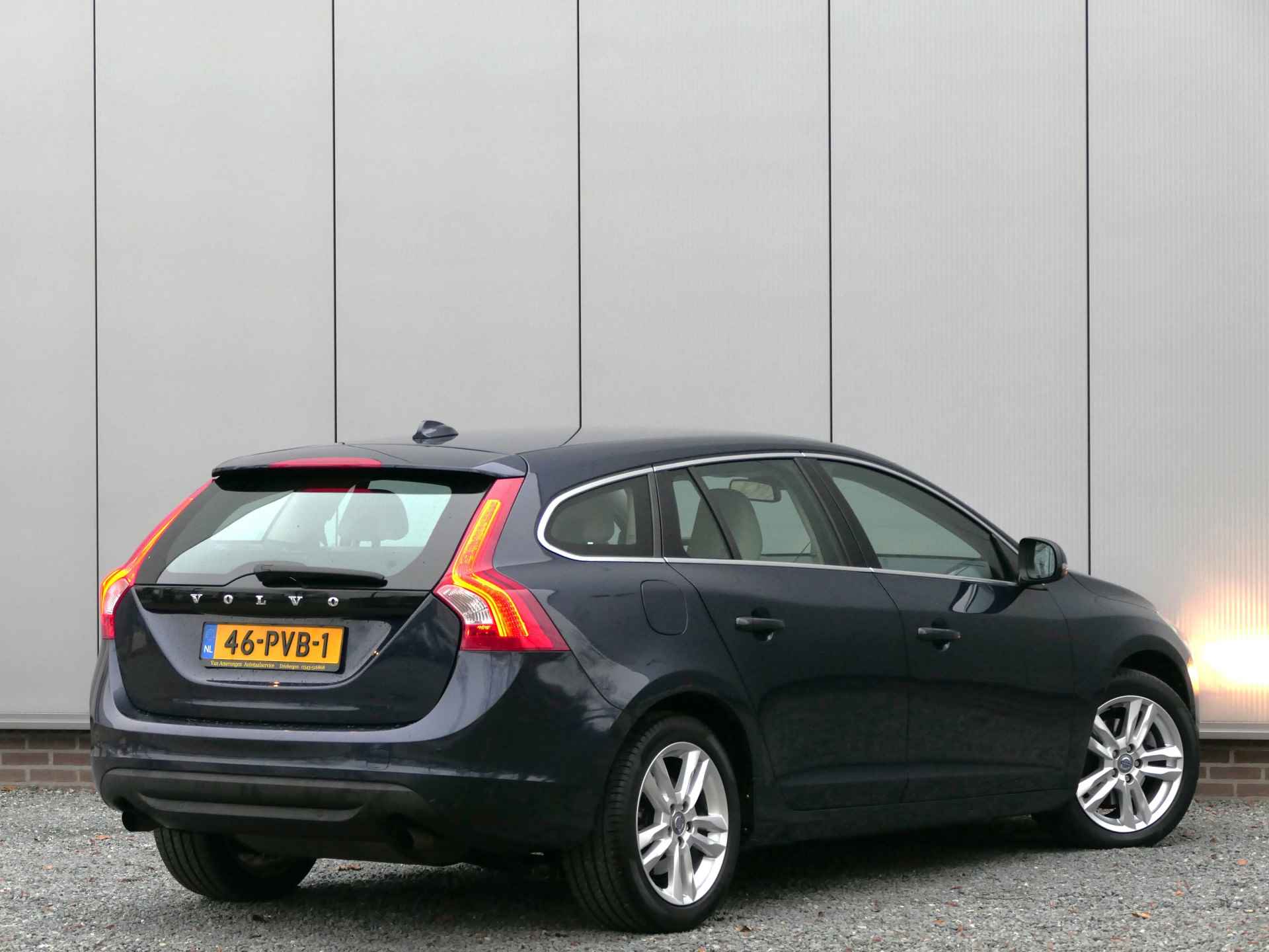 Volvo V60 T3 Momentum Navi / Bluetooth / Parkeersensoren voor en achter - 3/19