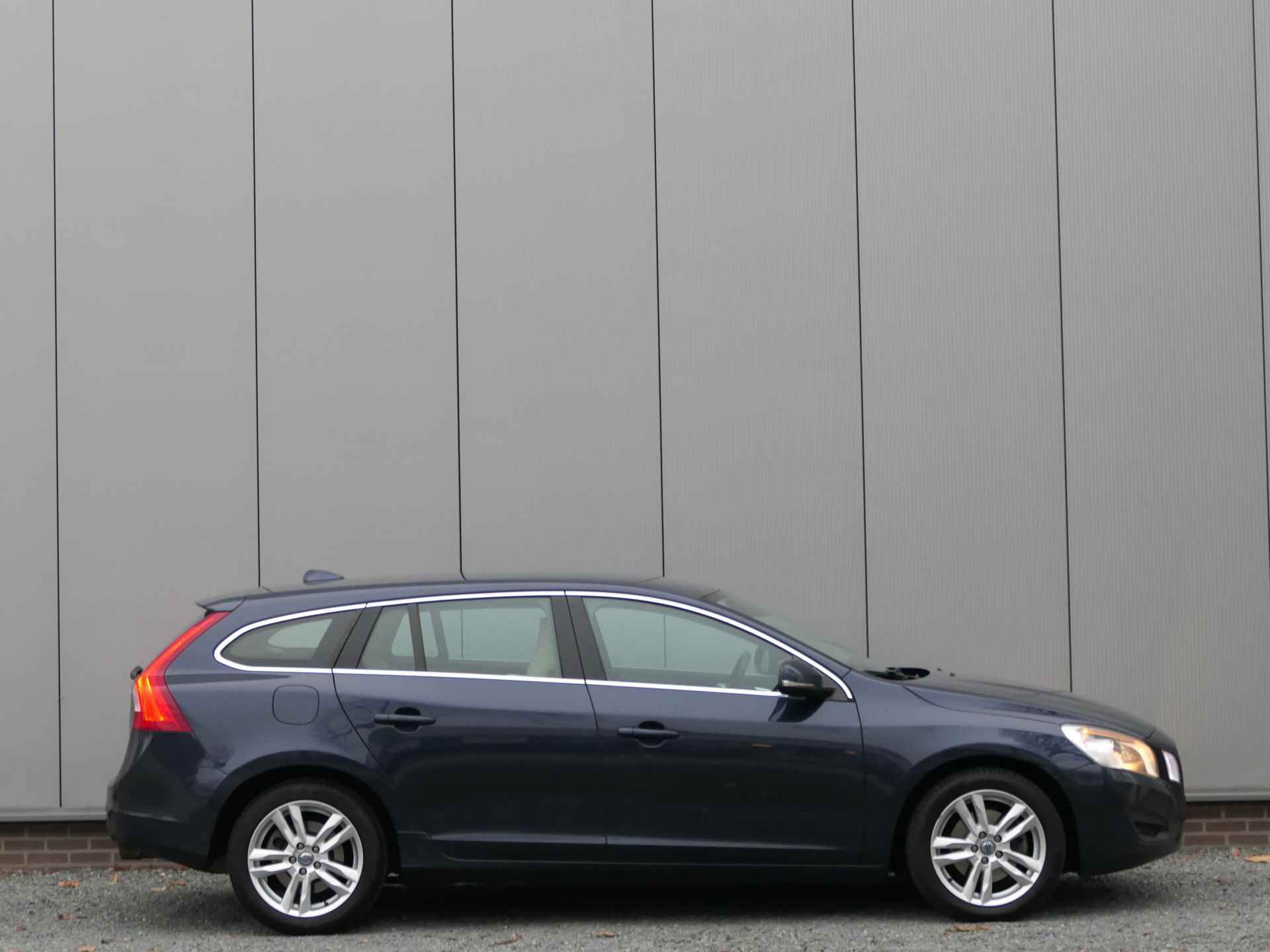 Volvo V60 T3 Momentum Navi / Bluetooth / Parkeersensoren voor en achter - 7/19