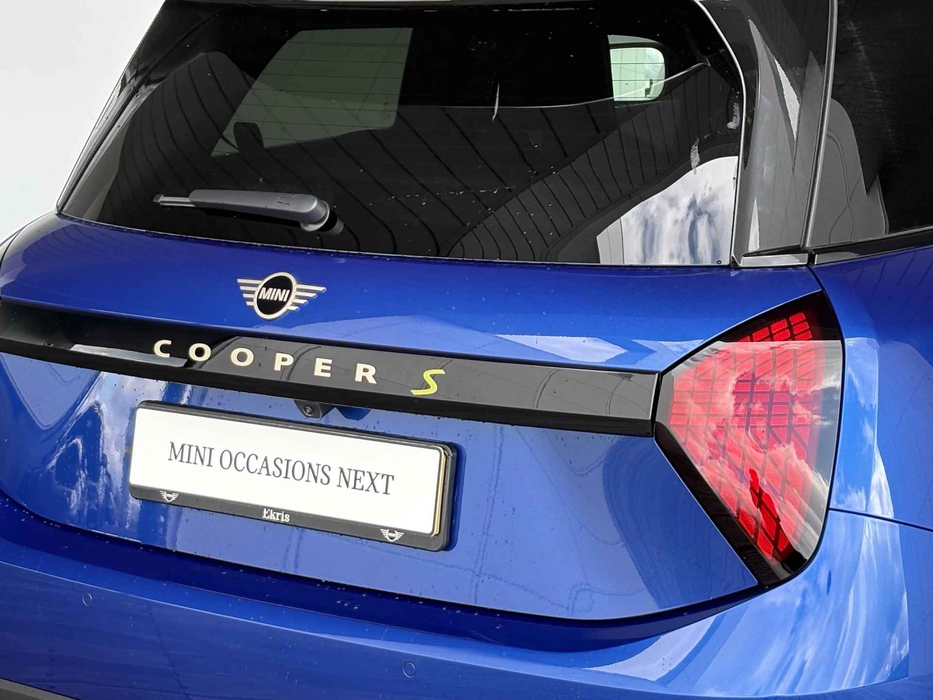 MINI 3-deurs Cooper SE Favoured + XL pakket - 22/25