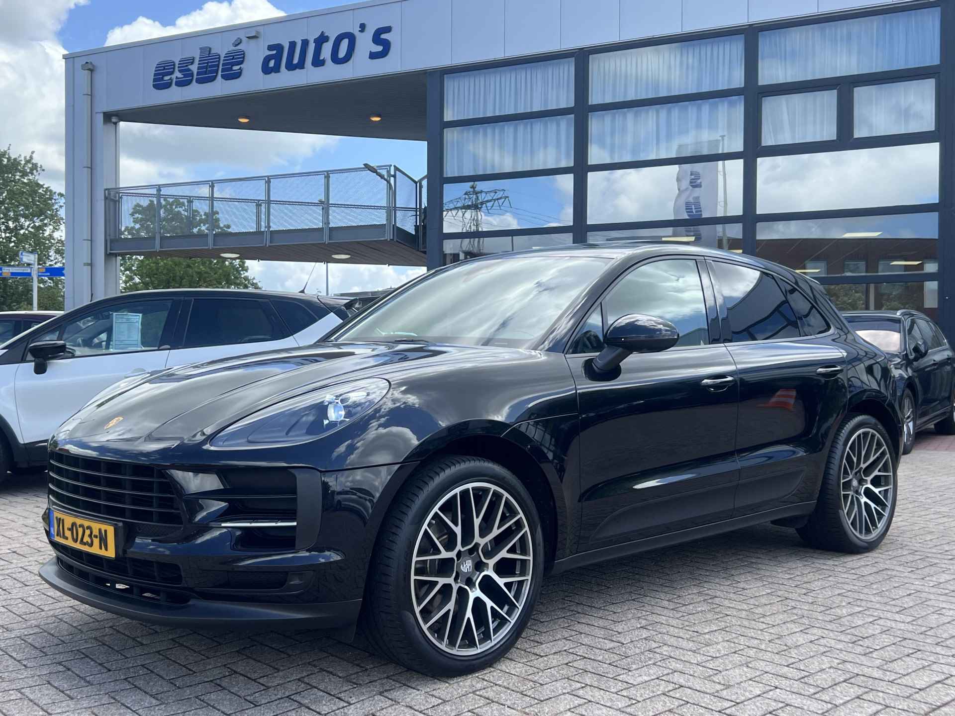 Porsche Macan 2.0 T 245 pk Facelift Panoramadak Luchtvering Bose Leer Led Koplampen Dab Camera 21 Inch RS Spyder Velgen NL Auto AWD - 1/51