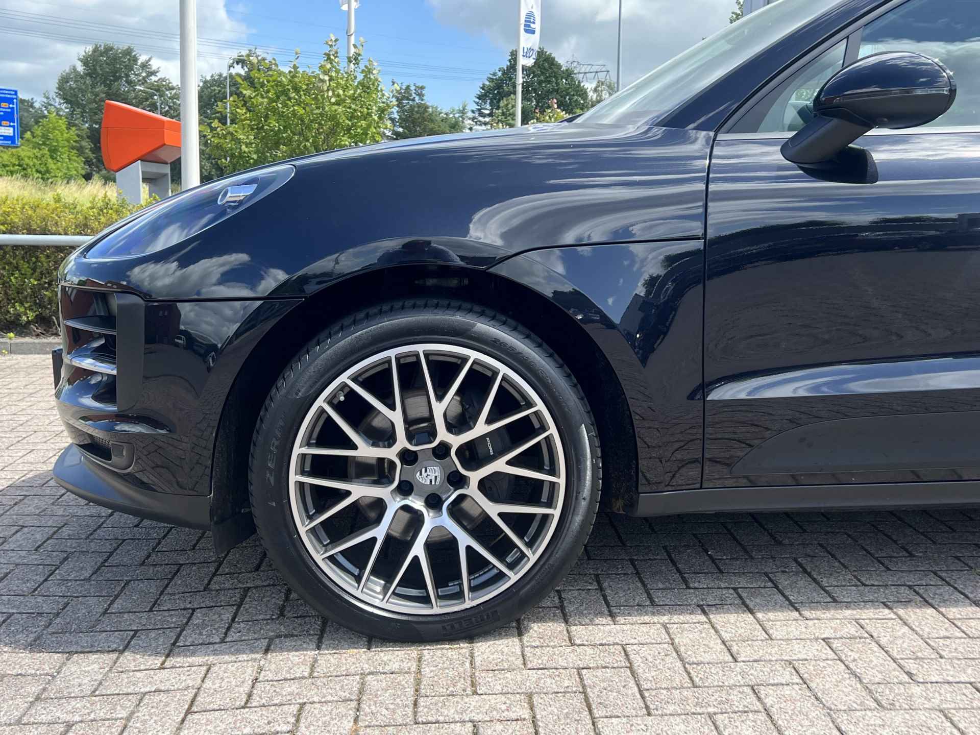 Porsche Macan 2.0 T 245 pk Facelift Panoramadak Luchtvering Bose Leer Led Koplampen Dab Camera 21 Inch RS Spyder Velgen NL Auto AWD - 49/51