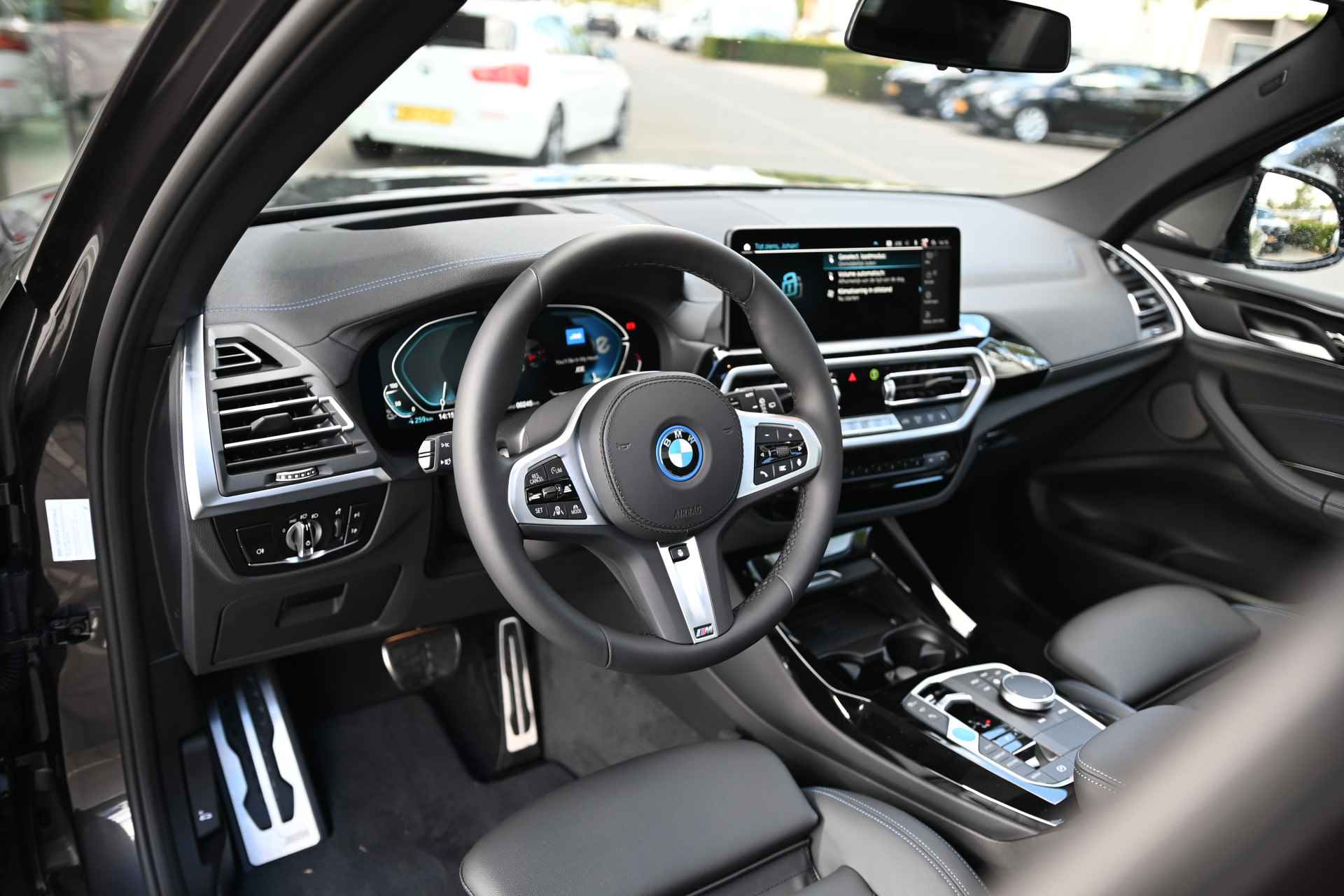 BMW iX3 High Executive / Trekhaak / Sportstoelen / Adaptieve LED / M Adaptief onderstel / Parking Assistant Plus / Comfort Access - 22/34