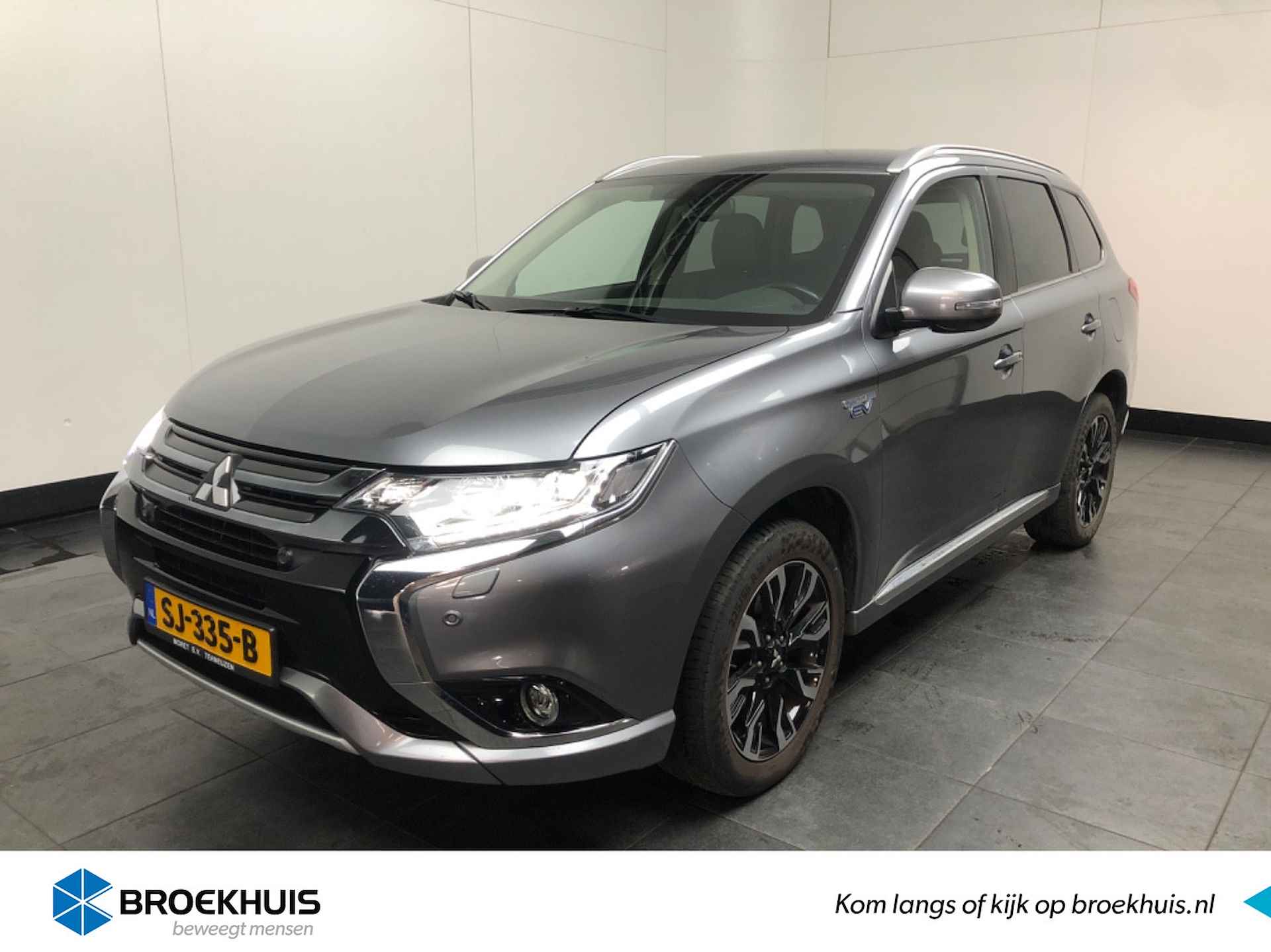 Mitsubishi Outlander 2.0 PHEV Premium | LED | Trekhaak | Leder/Alcantara | Clima | Camera | Navi By App | Keyless | Cruise | 18'' Lichtmetalen Velgen - 1/2