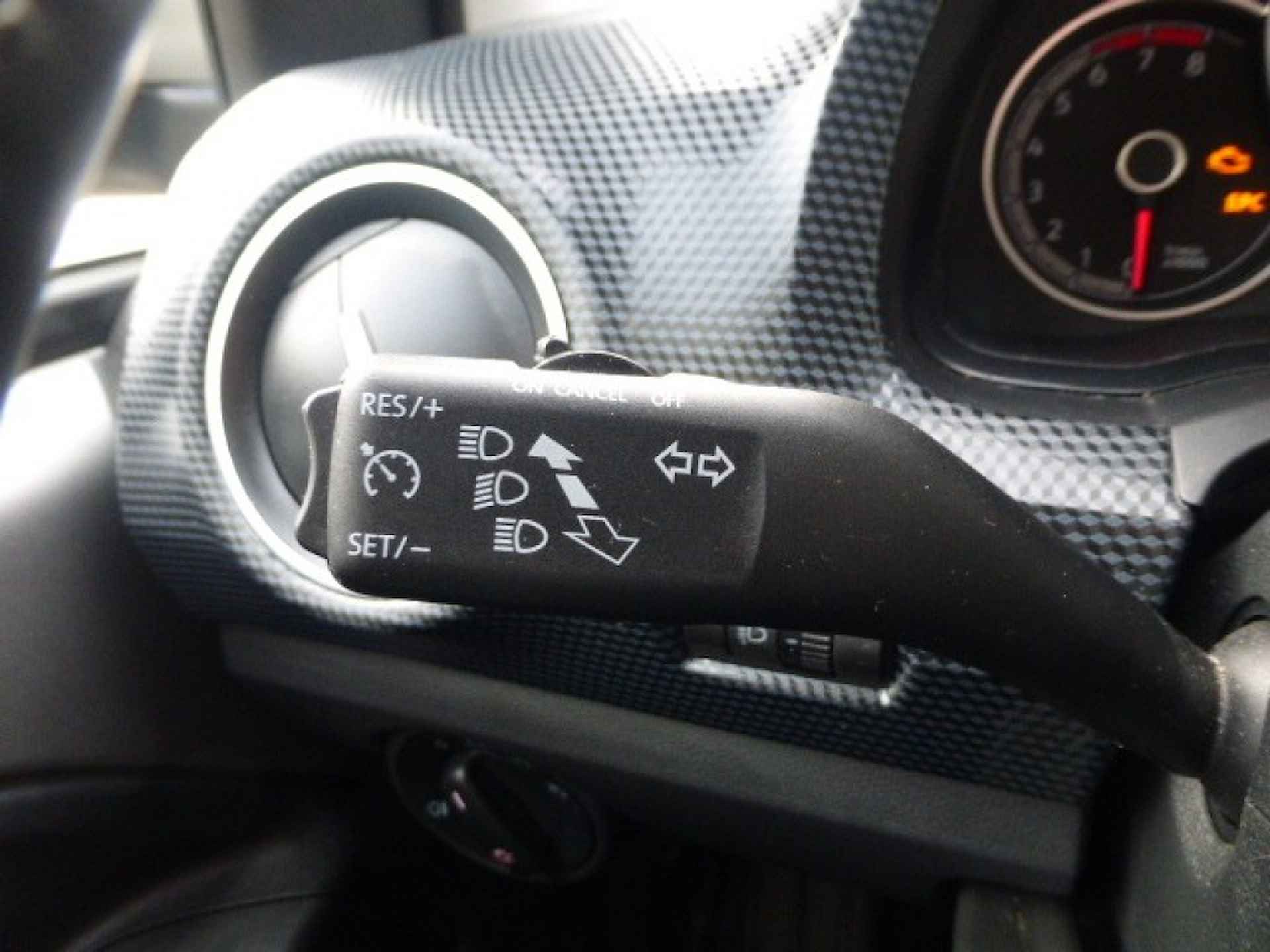 VOLKSWAGEN Up 1.0 BMT MOVE UP!, Airco, DAB radio, Cruise, Camera, PDC - 14/39