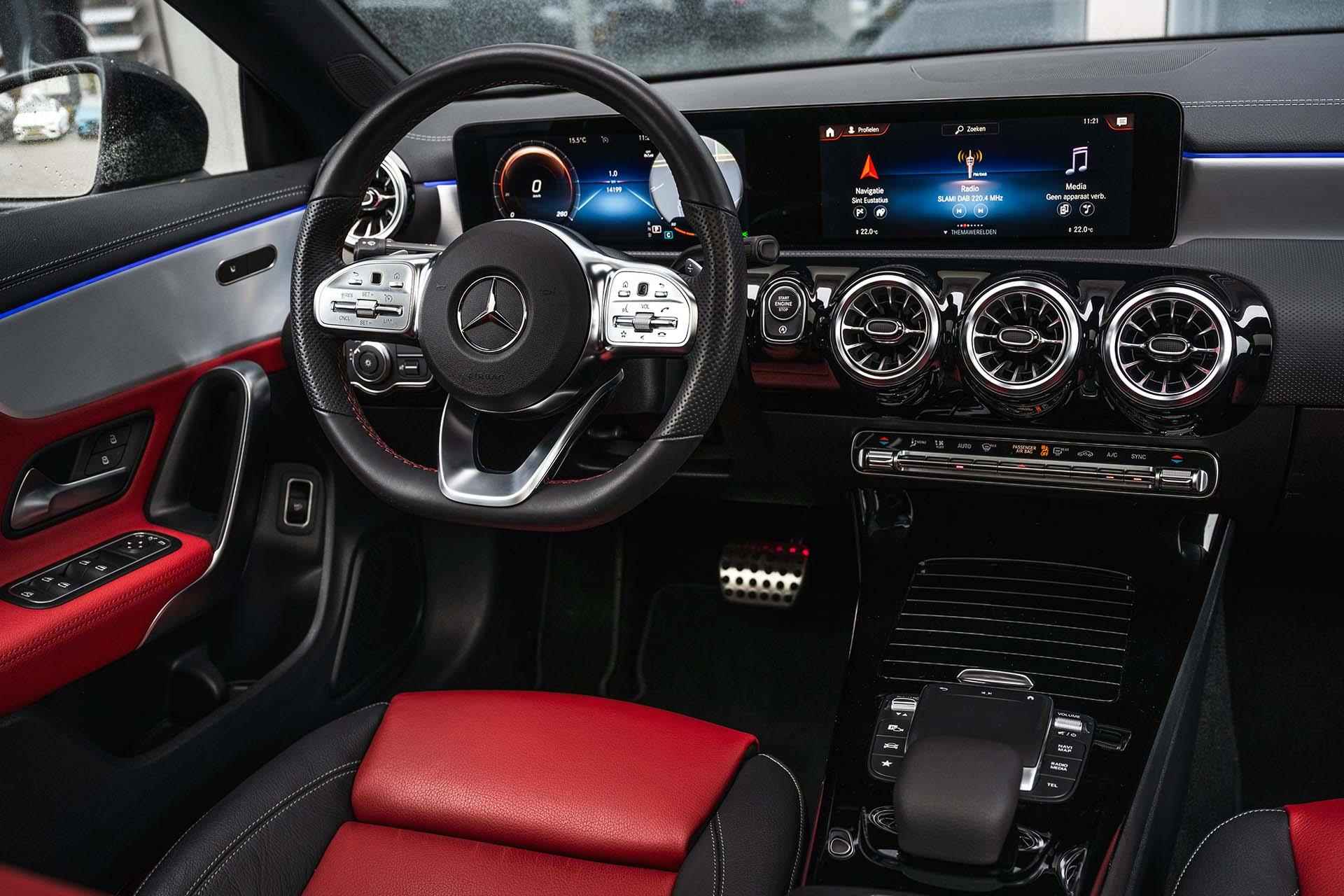 Mercedes-Benz CLA-klasse 180 AMG Line | Panoramadak | Leder | Keyless Go | Sfeerverlichting | High Perfomance Led | achteruitrijcamera - 18/33