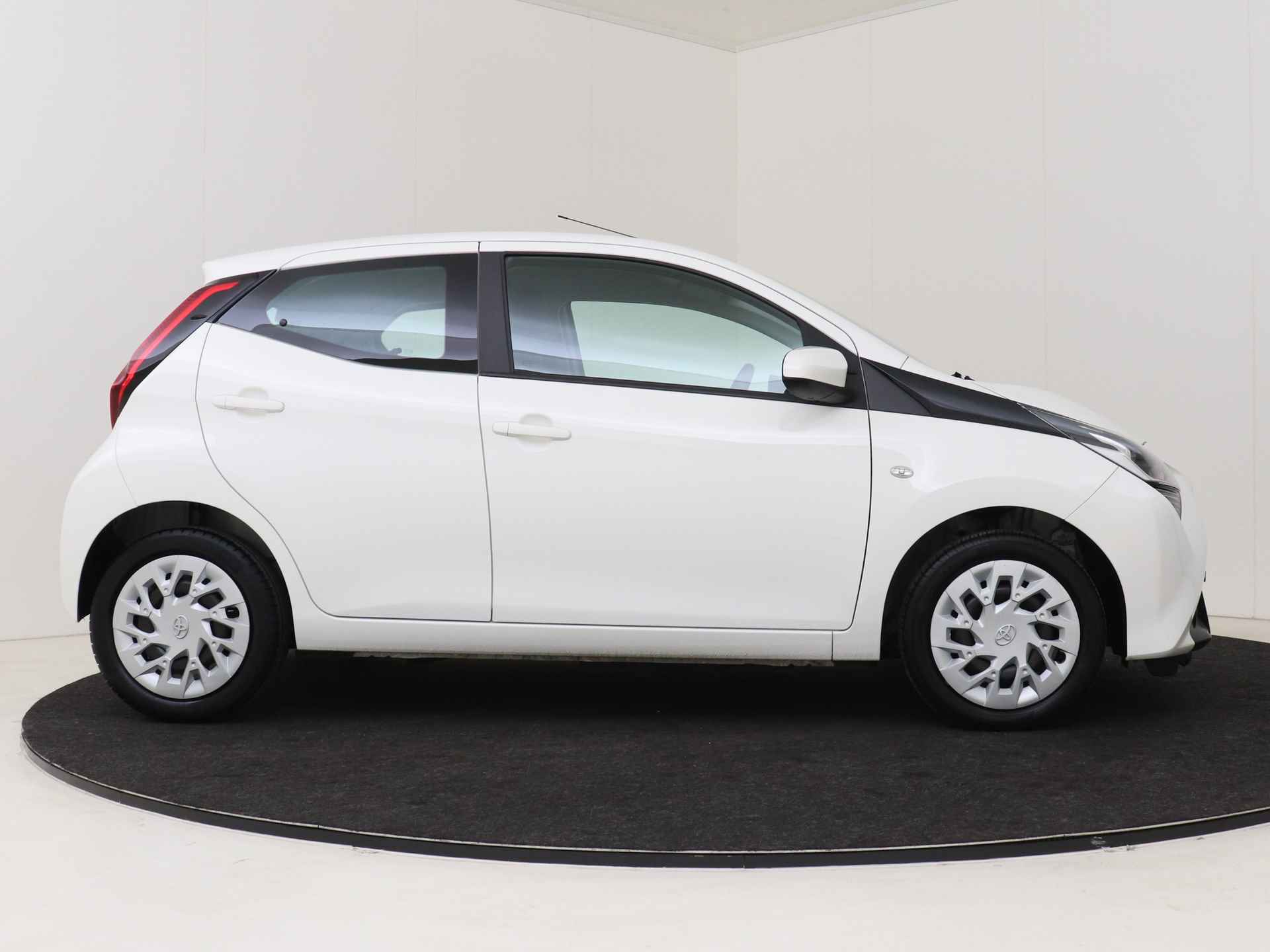 Toyota Aygo 1.0 VVT-i x-play I Apple Carplay/Android Auto I Airco I 5 Deurs I Zuinig I USB I - 16/43