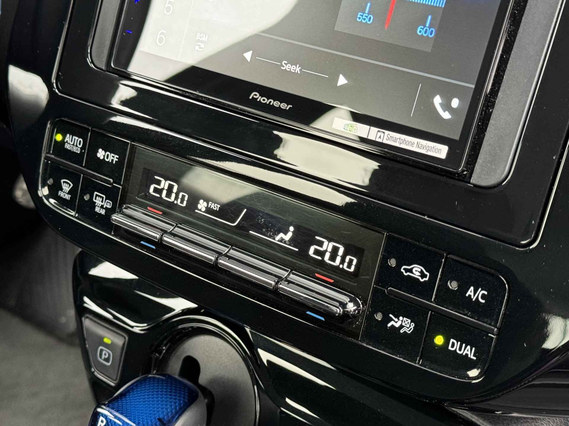 Toyota Prius 1.8 Dynamic |Apple Carplay/Android Auto | 10 jr GARANTIE | Rijklaar!! - 35/45
