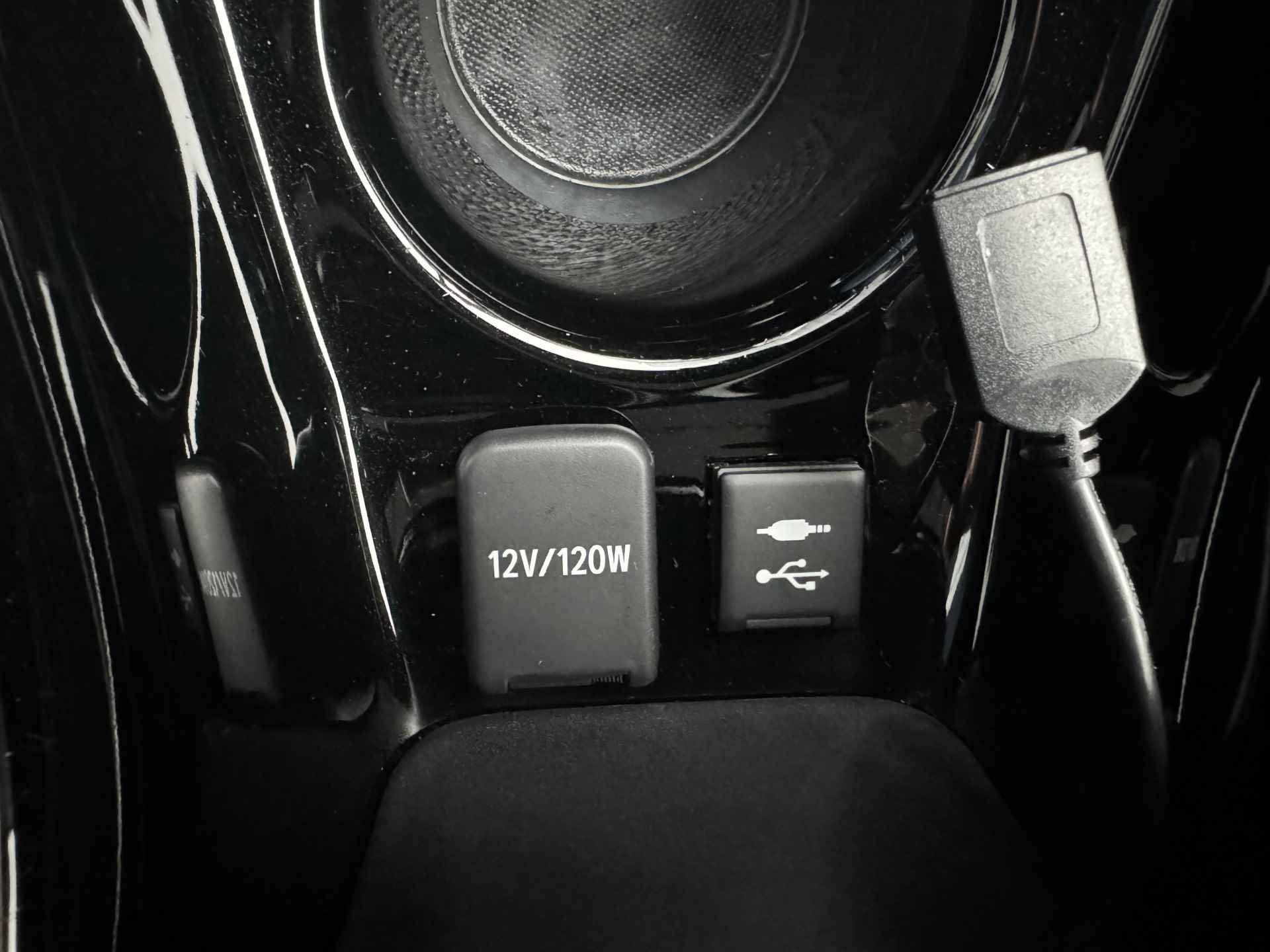 Toyota Prius 1.8 Dynamic |Apple Carplay/Android Auto | 10 jr GARANTIE | Rijklaar!! - 37/45