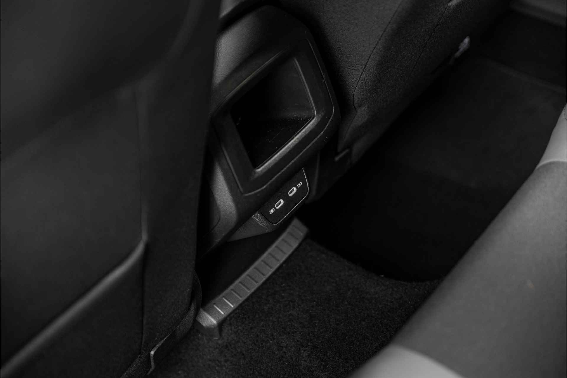 Volkswagen T-Cross 1.0 TSI Style 110 PK | Carplay | Stoelverwarming | Camera - 18/33