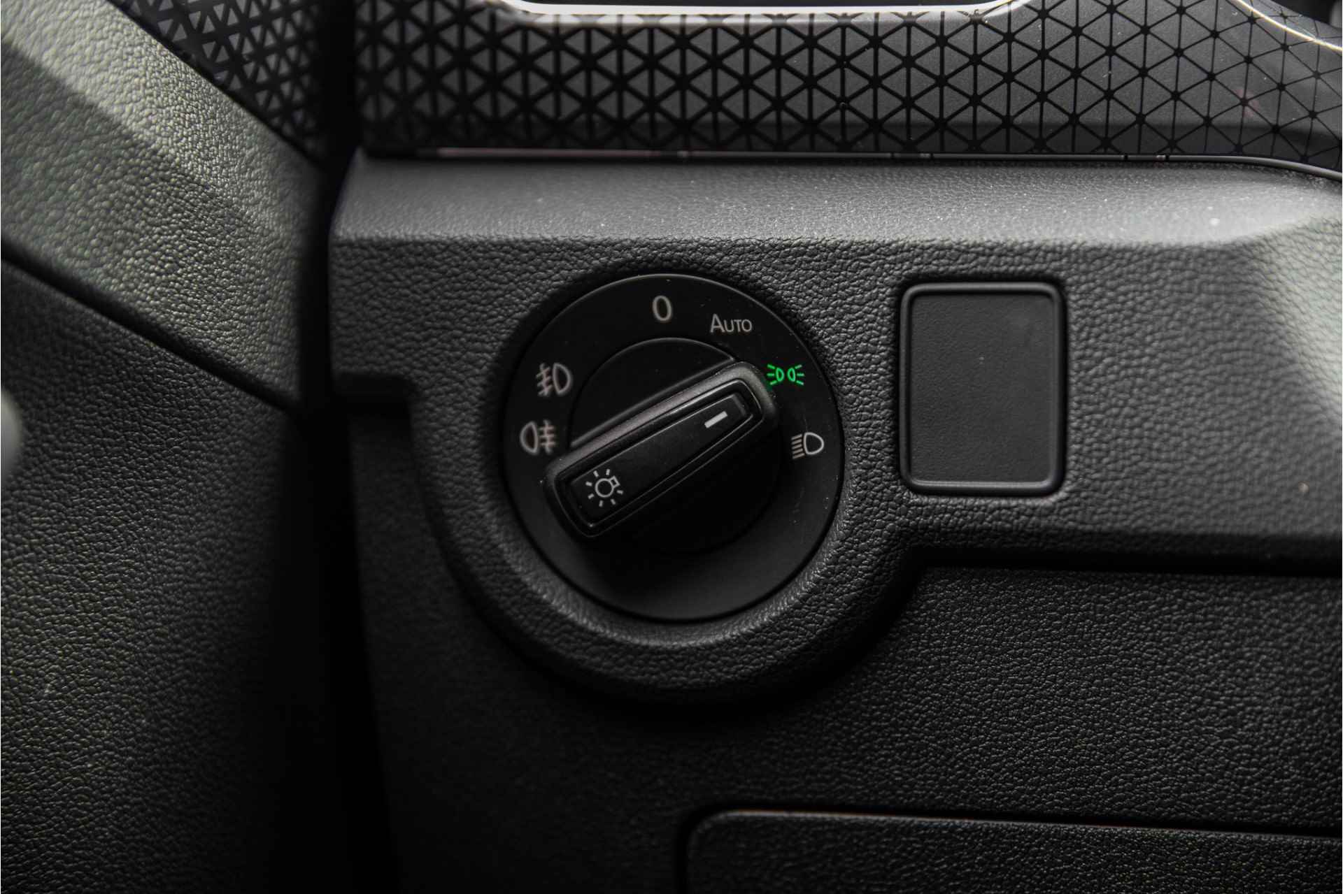 Volkswagen T-Cross 1.0 TSI Style 110 PK | Carplay | Stoelverwarming | Camera - 22/33