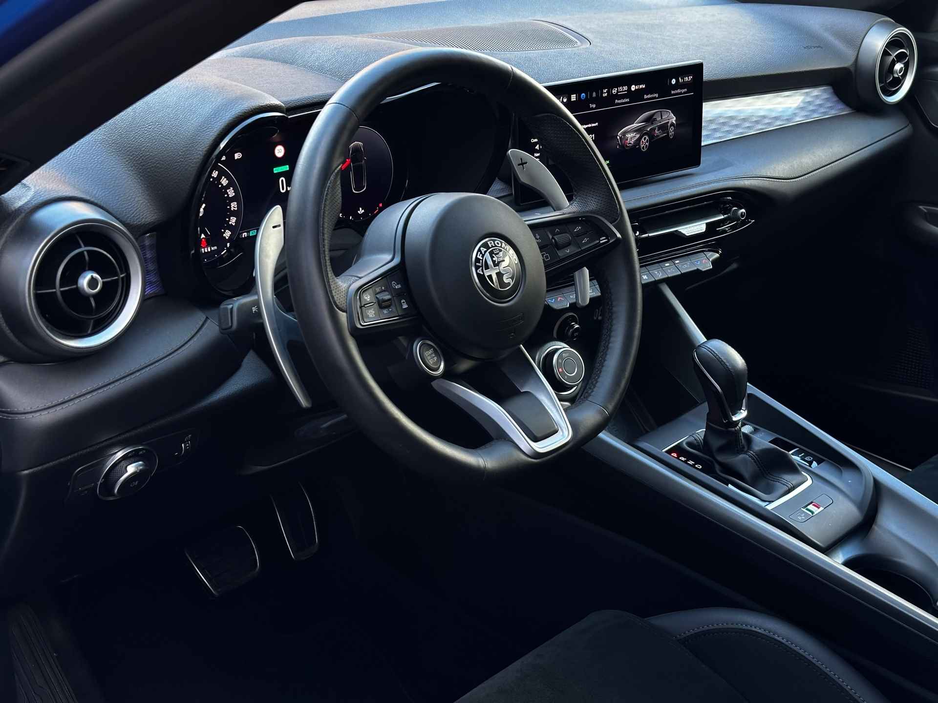 Alfa Romeo TONALE 1.5T Hybrid Edizione Speciale|RIJKLAAR|20 inch|Stoel/Stuur verw|Carplay|Camera|Alcantara - 7/36