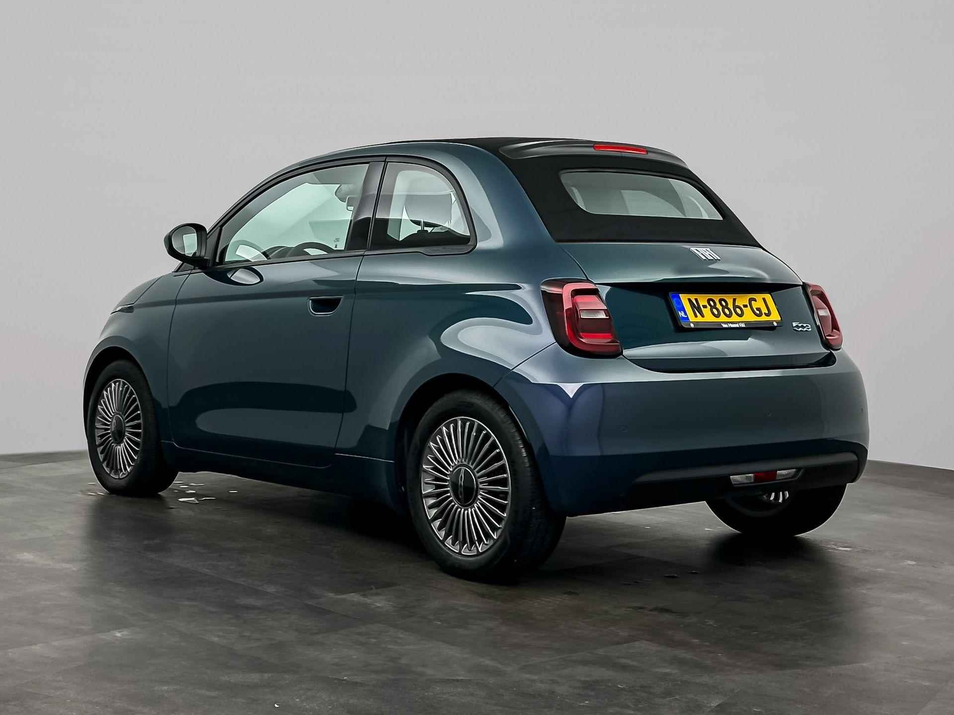 Fiat 500 C Icon 42 kWh | NAV | CarPlay | ECC | PDC | LMV | €2000,- SUBSIDIE! | - 7/23