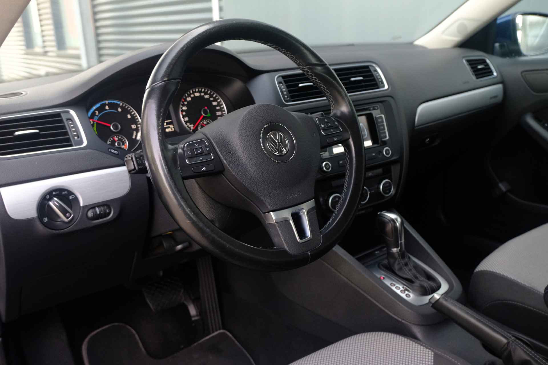 Volkswagen Jetta BWJ 2013 / 1.4 TSI Hybrid Comfortline / Clima / Navi / Cruise / PDC v+a / Lichtmetaal / - 4/34