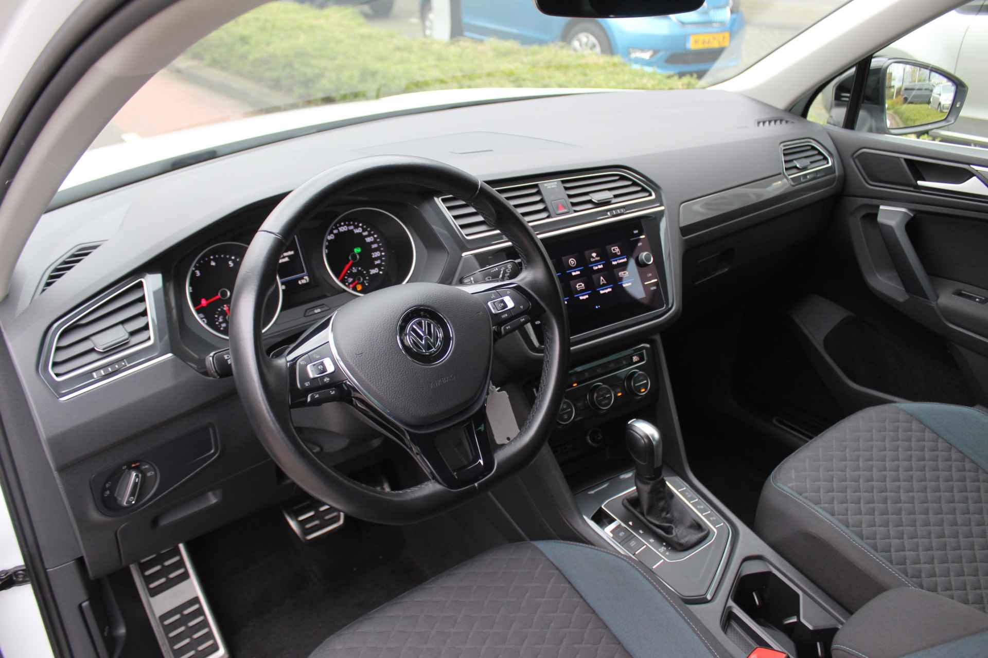 Volkswagen Tiguan 1.5 TSI ACT Comfortline Business / NAVI / APP.Connect / Trekhaak / Dodehoek sensor - 15/35