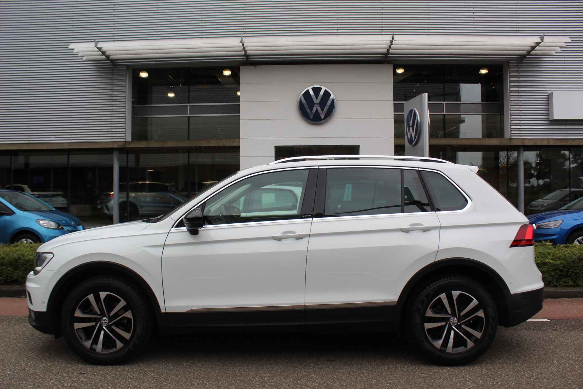 Volkswagen Tiguan 1.5 TSI ACT Comfortline Business / NAVI / APP.Connect / Trekhaak / Dodehoek sensor - 7/35