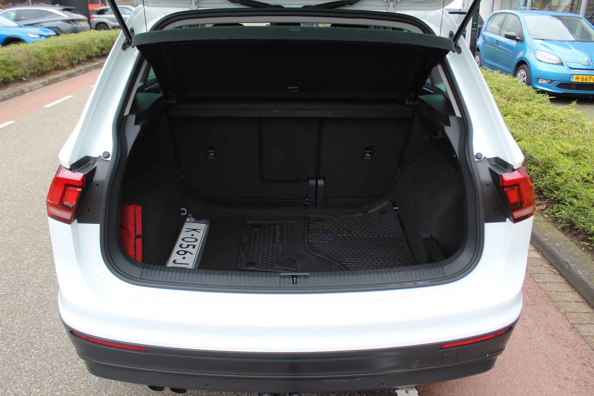 Volkswagen Tiguan 1.5 TSI ACT Comfortline Business / NAVI / APP.Connect / Trekhaak / Dodehoek sensor - 10/35