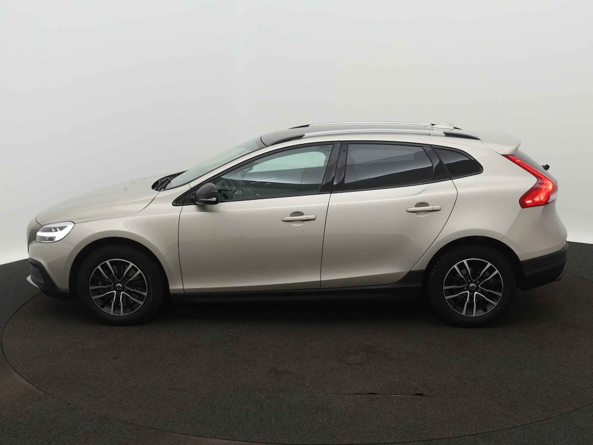 Volvo V40 Cross Country 1.5 T3 Polar+ Luxury | Trekhaak | Panorama dak - 2/31