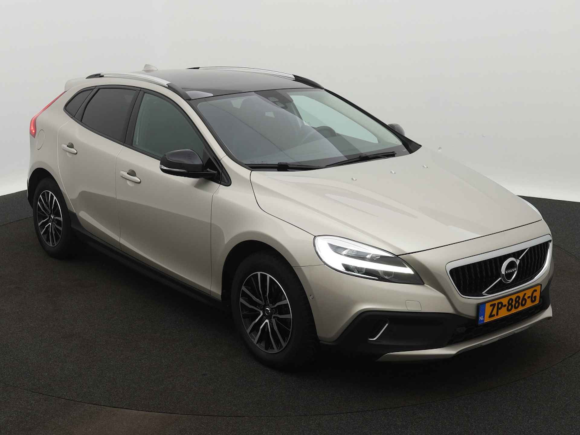 Volvo V40 Cross Country 1.5 T3 Polar+ Luxury | Trekhaak | Panorama dak - 8/31