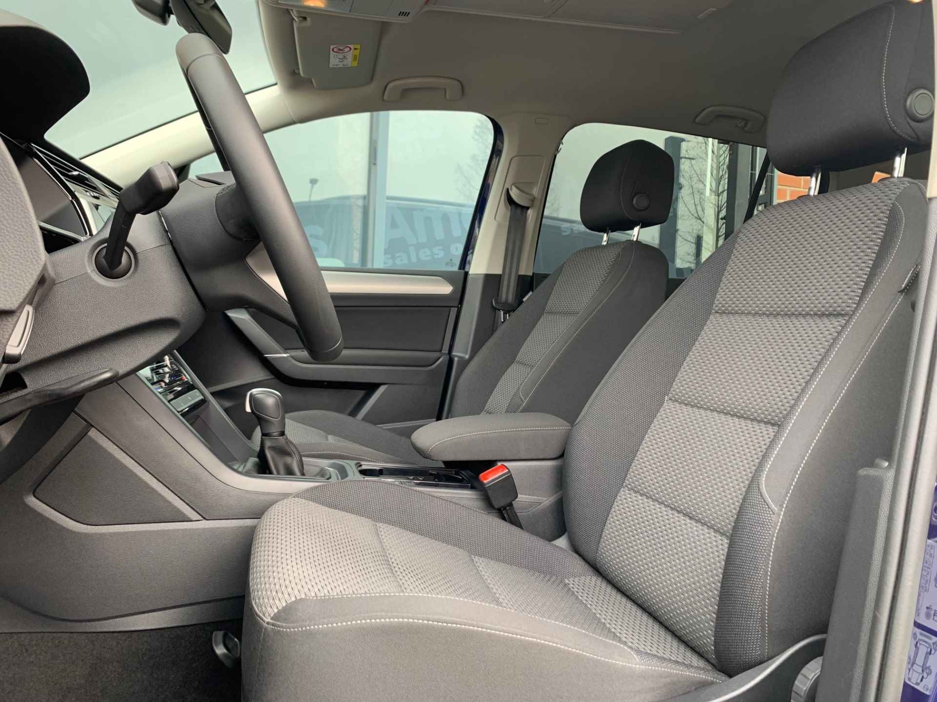 Volkswagen Touran 1.5 TSI 150pk DSG Comfortline | 7 zitplaatsen | Family pakket | Elektrische achterklep - 9/13