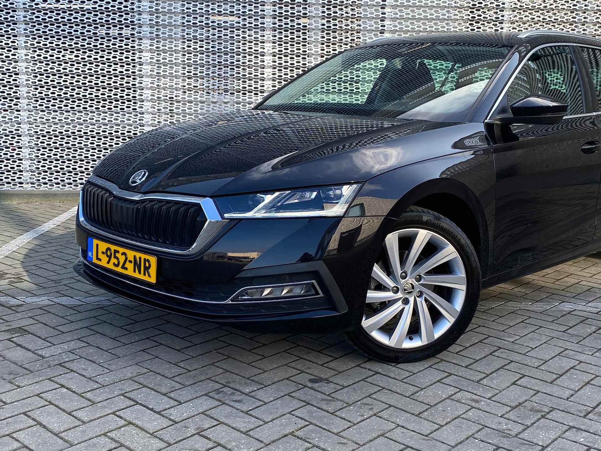 Škoda Octavia Combi 1.5 TSI First Edition / Stoelverwarming / Parkeersensoren / Stoeverwarming / Elect achterklep / P4 - 11/29