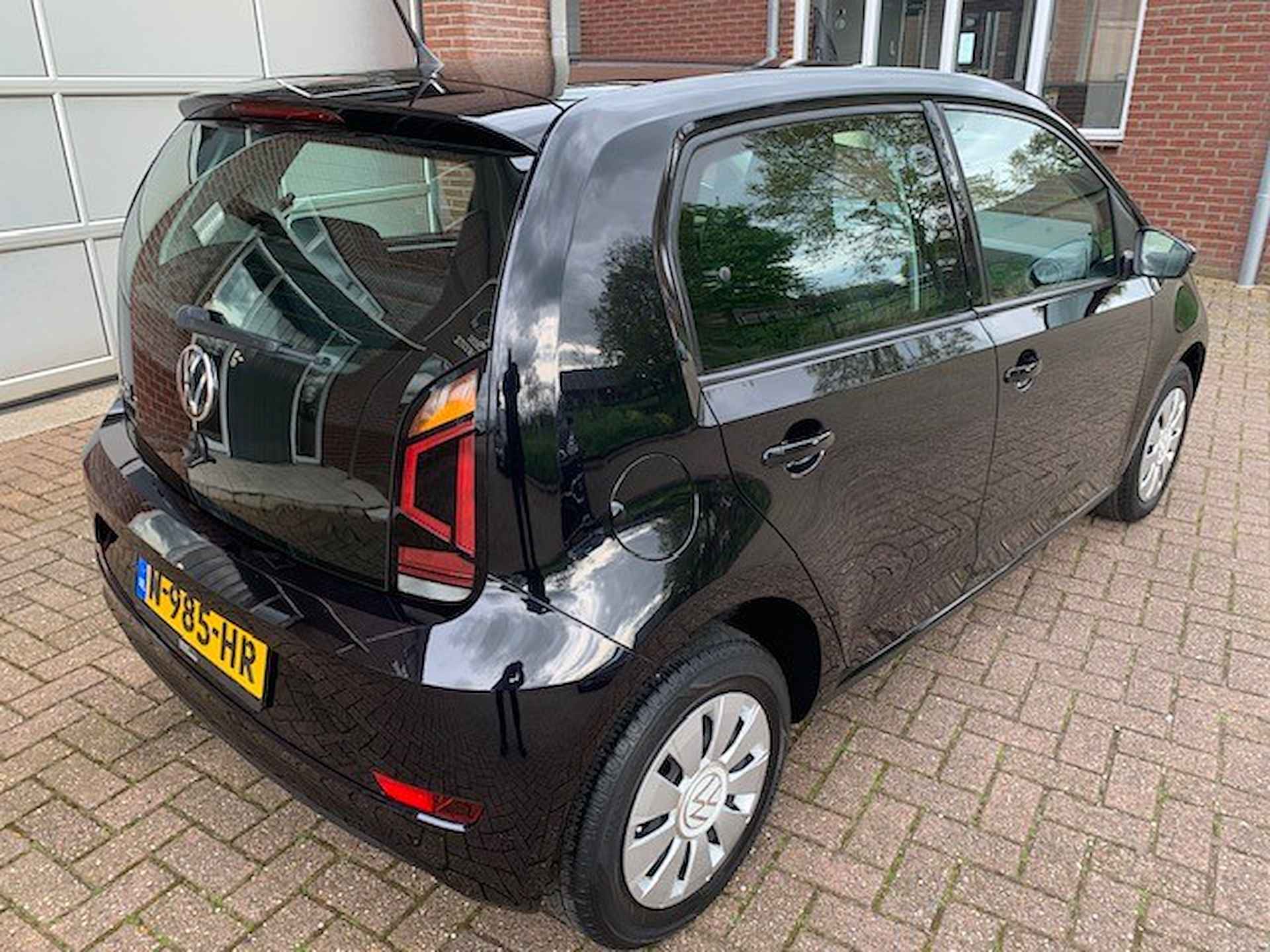 Volkswagen up! 1.0 BleuTooth ,Airco. DAB - 6/20