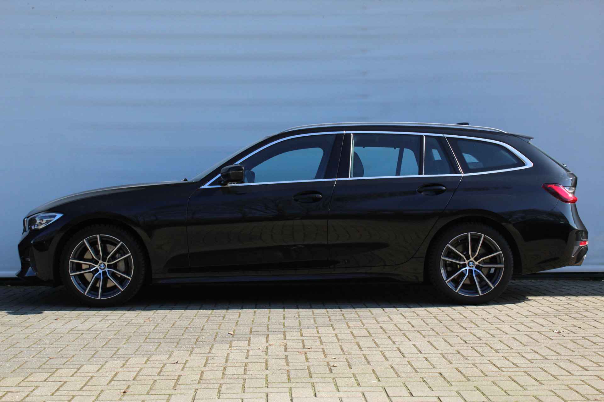 BMW 3 Serie Touring 330i High Executive Automaat / Sportstoelen / Active Cruise Control / LED / Live Cockpit Professional / Stoelverwarming - 3/24