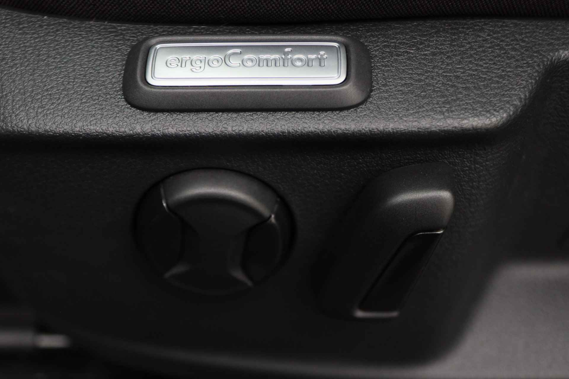 Volkswagen Passat Variant 1.4 TSI Comfortline LED, Climate, Cruise, Navigatie, ErgoComfort, PDC, DAB, Trekhaak - 11/45