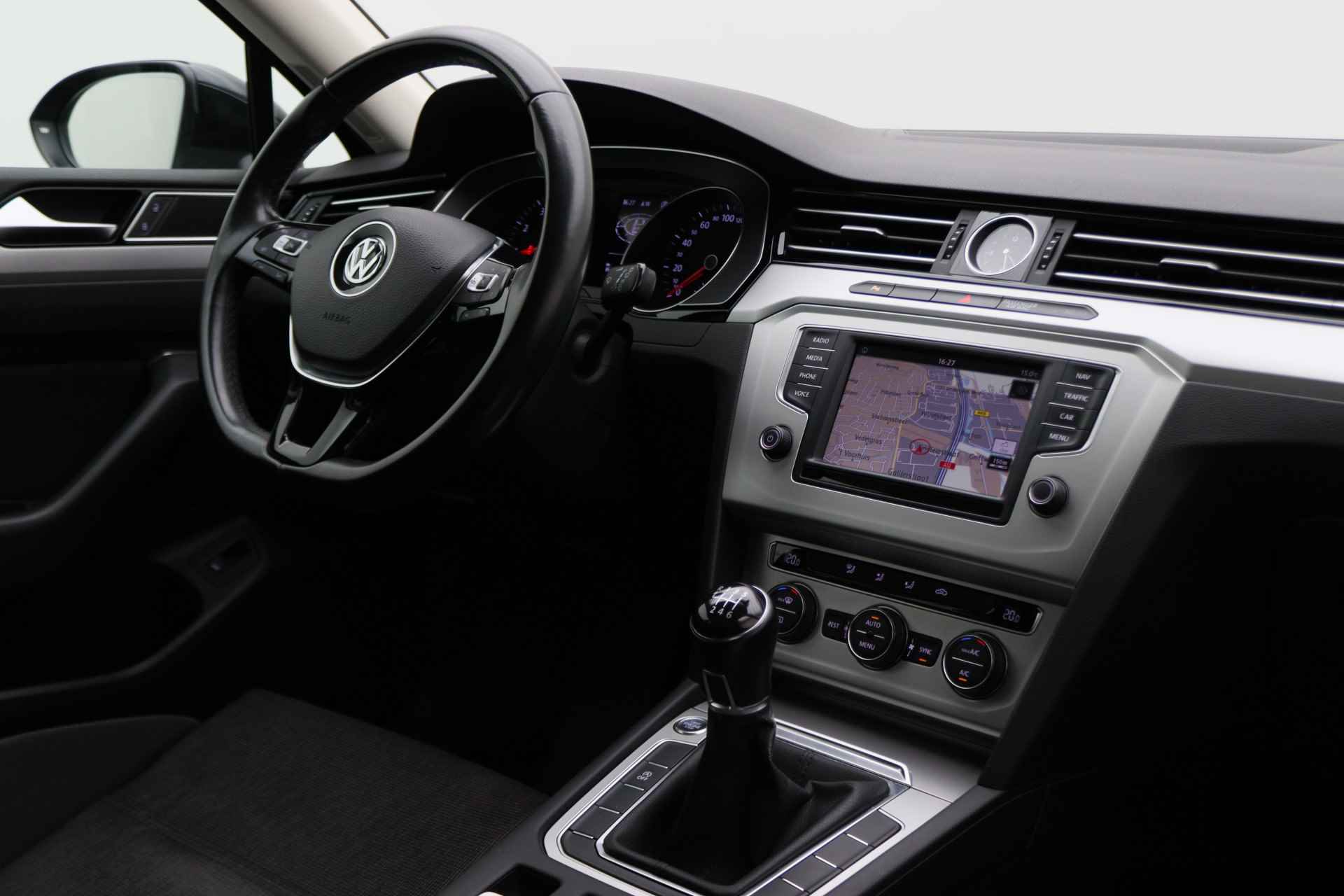 Volkswagen Passat Variant 1.4 TSI Comfortline LED, Climate, Cruise, Navigatie, ErgoComfort, PDC, DAB, Trekhaak - 27/45