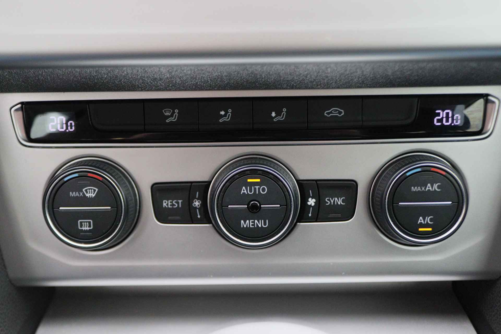 Volkswagen Passat Variant 1.4 TSI Comfortline LED, Climate, Cruise, Navigatie, ErgoComfort, PDC, DAB, Trekhaak - 41/45