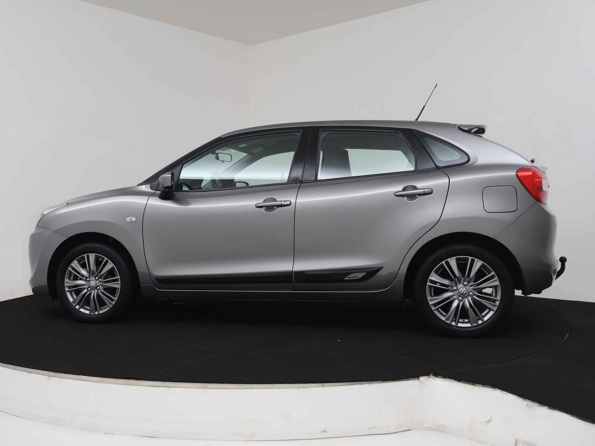 Suzuki Baleno 1.2 Dynamic | Apple Carplay / Android Auto | Navigatie | Stoelverwarming vóór | Trekhaak | Cruise Control | - 28/41