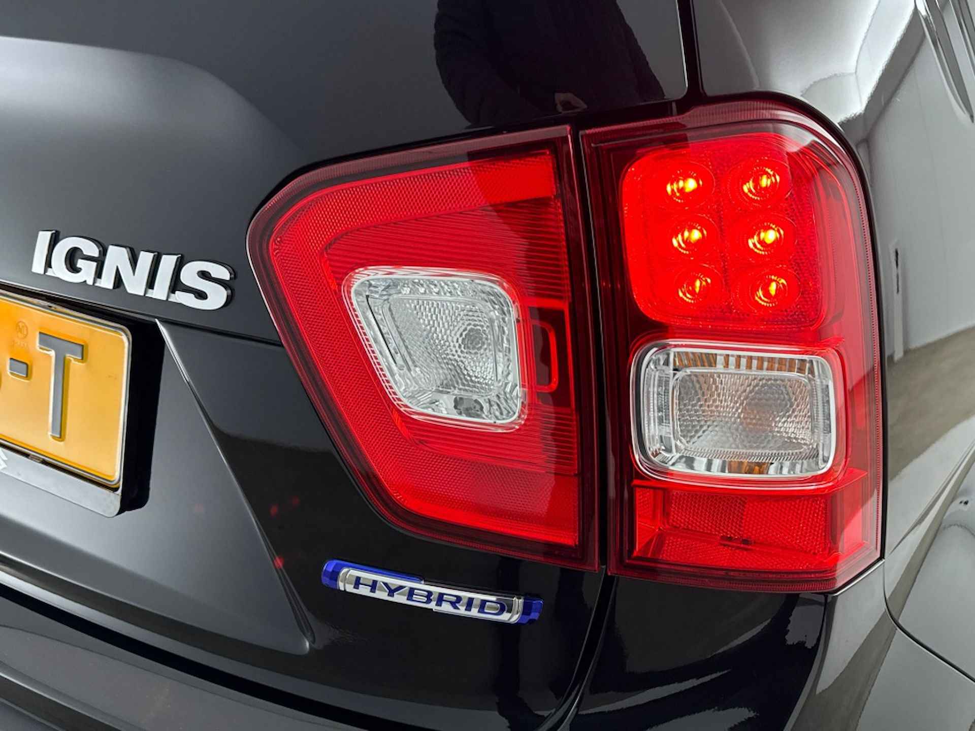 Suzuki Ignis 1.2 Stijl Smart Hybrid | Navigatie | Trekhaak | Allseason Banden - 33/39