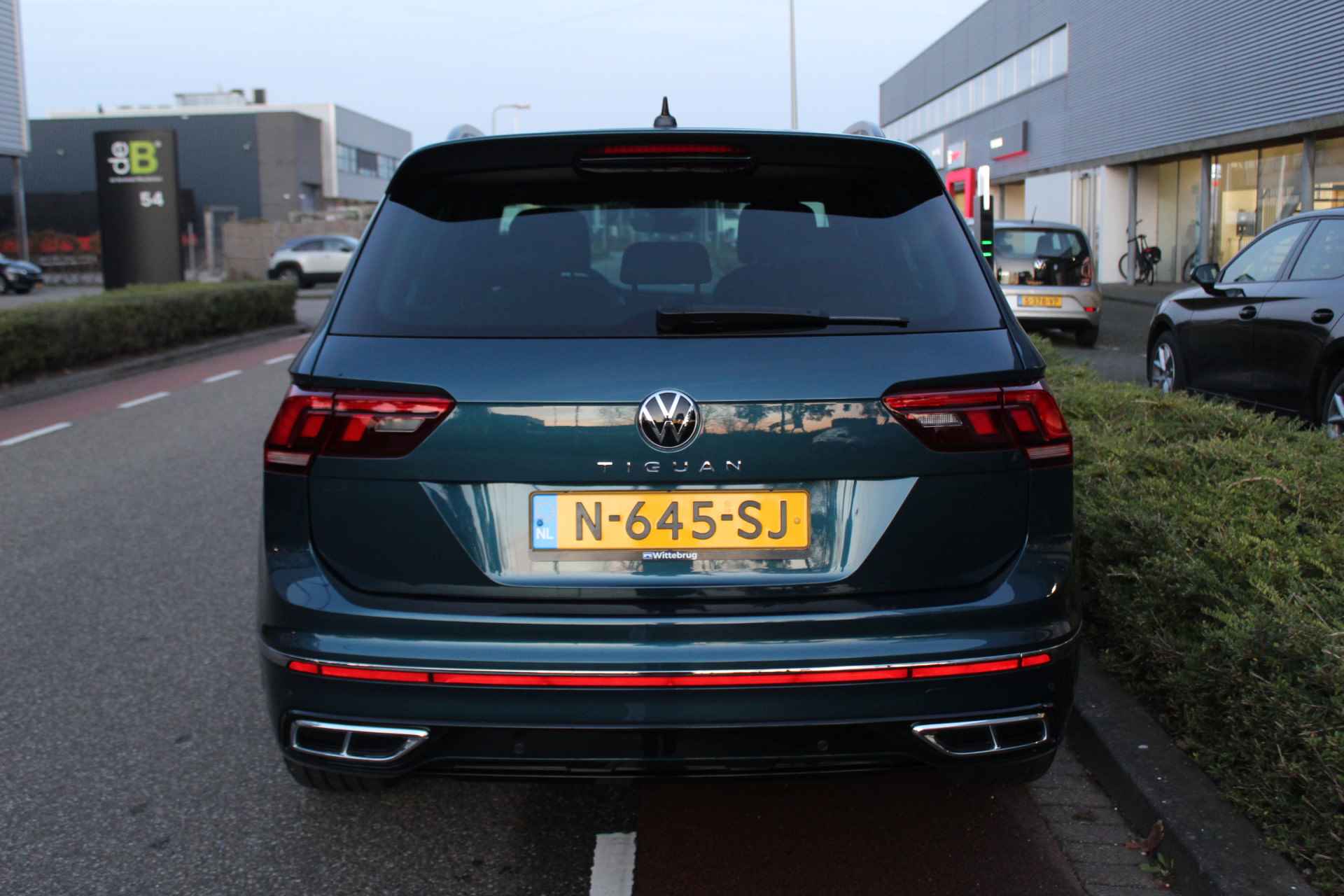 Volkswagen Tiguan 1.5 TSI R-Line / NAVI / APP.Connect / 20"LMV / Zwenkbare Trekhaak - 10/29