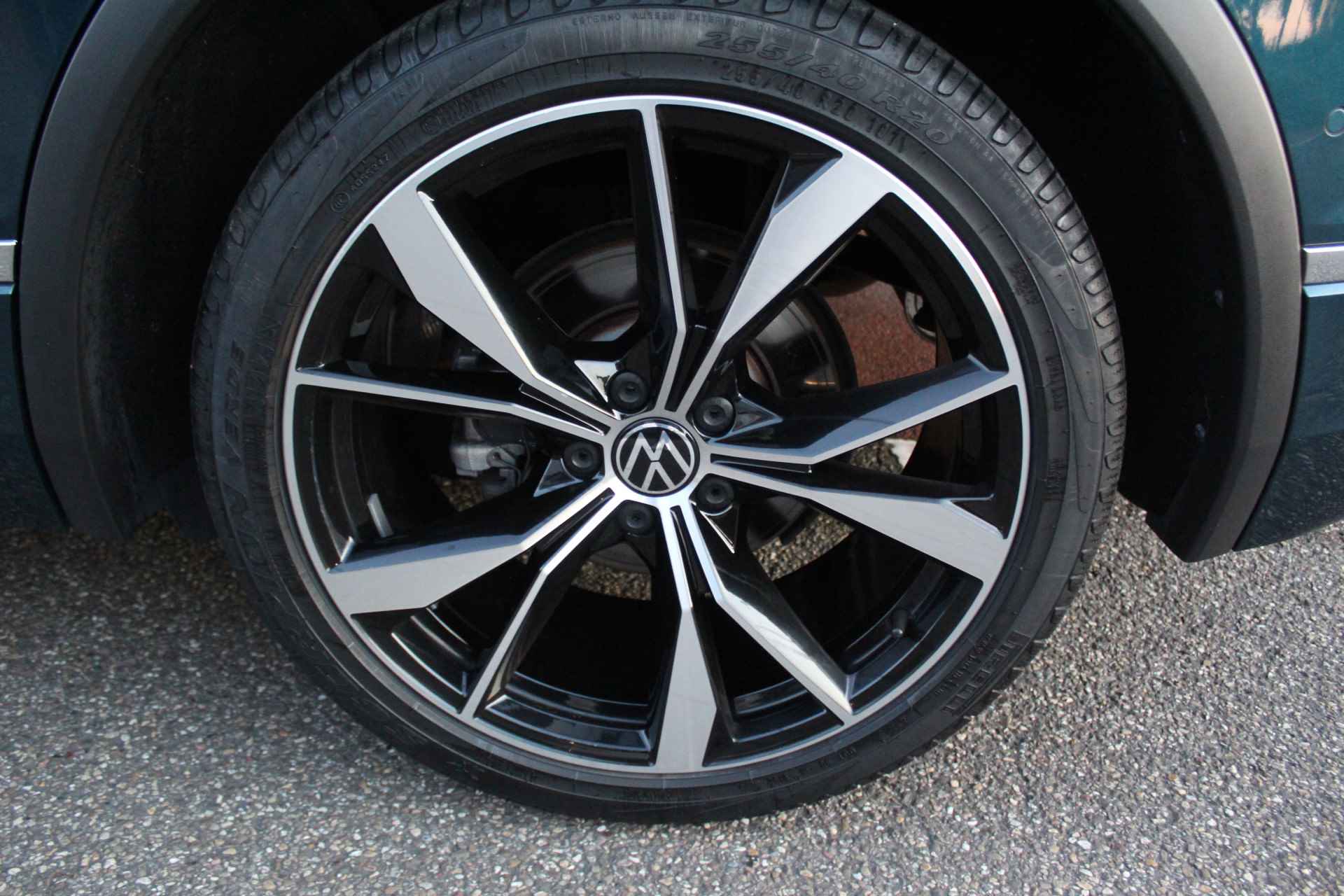 Volkswagen Tiguan 1.5 TSI R-Line / NAVI / APP.Connect / 20"LMV / Zwenkbare Trekhaak - 11/29