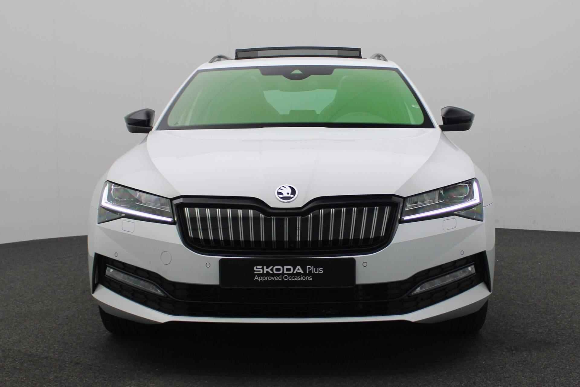 Skoda Superb Combi 1.4 TSI 218PK DSG iV Sportline Business | Pano | Trekhaak | CANTON | 360 camera | Matrix LED | Adaptief onderstel | Keyless | 19 inch - 22/52