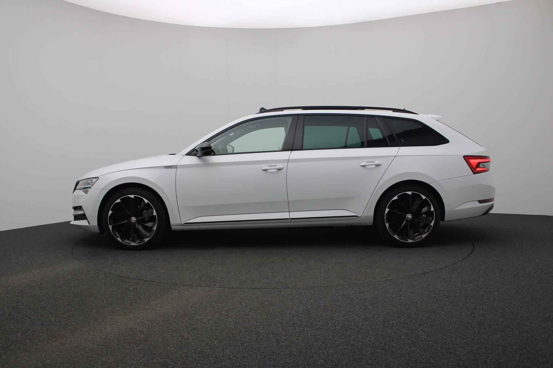 Skoda Superb Combi 1.4 TSI 218PK DSG iV Sportline Business | Pano | Trekhaak | CANTON | 360 camera | Matrix LED | Adaptief onderstel | Keyless | 19 inch - 24/52