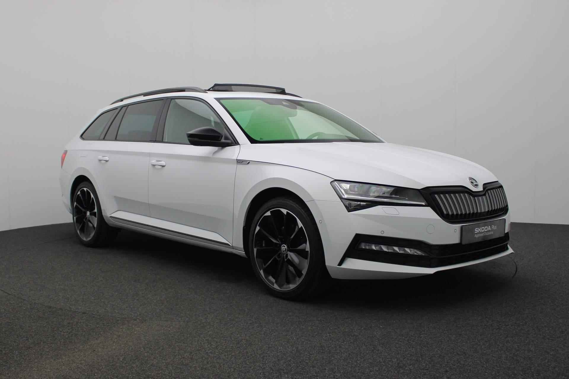 Skoda Superb Combi 1.4 TSI 218PK DSG iV Sportline Business | Pano | Trekhaak | CANTON | 360 camera | Matrix LED | Adaptief onderstel | Keyless | 19 inch - 41/52