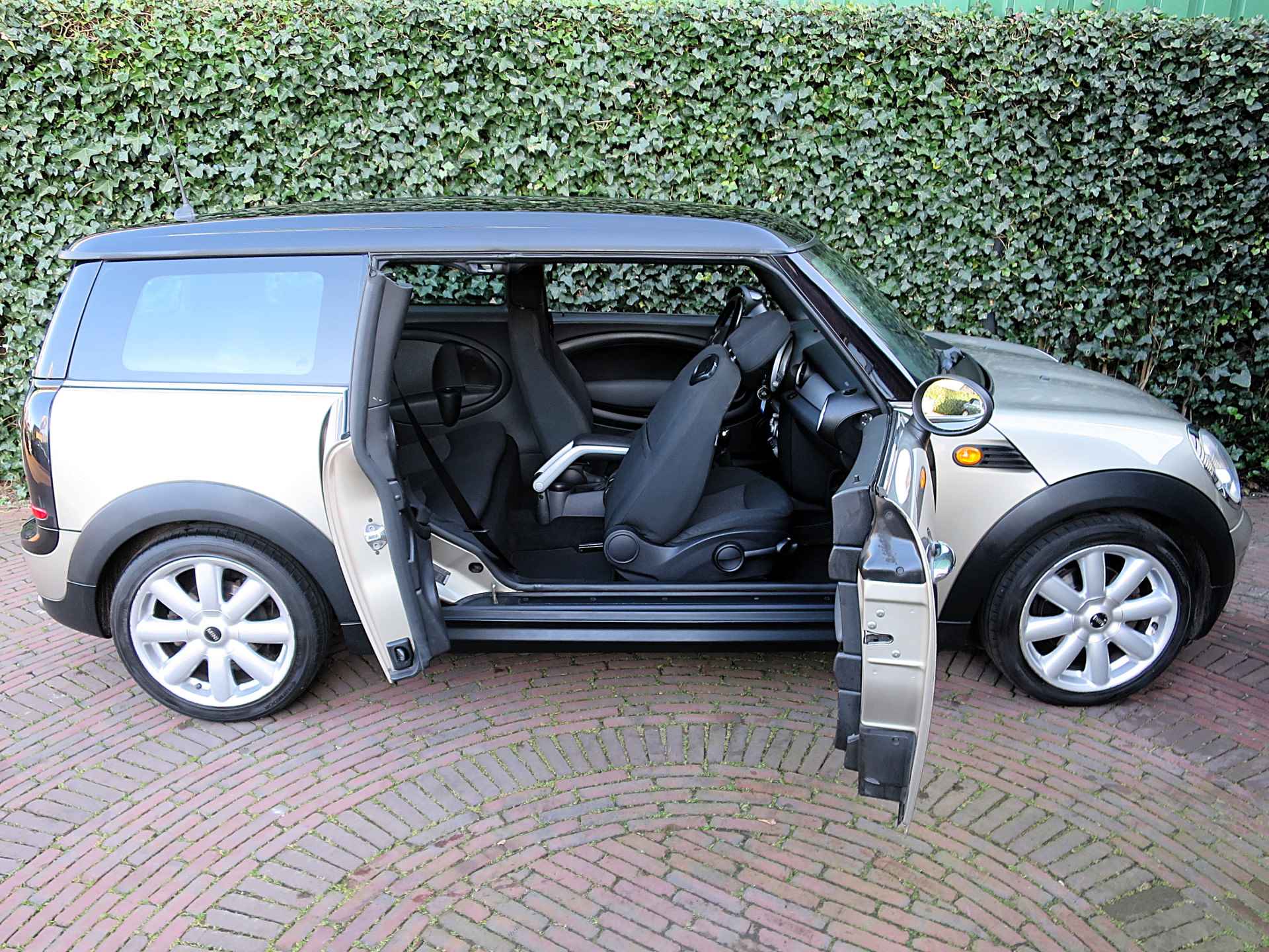 MINI Clubman 1.6 Cooper Pepper R55 NL-auto, 2de eig. airco, 17" en Youngtimer! - 6/41