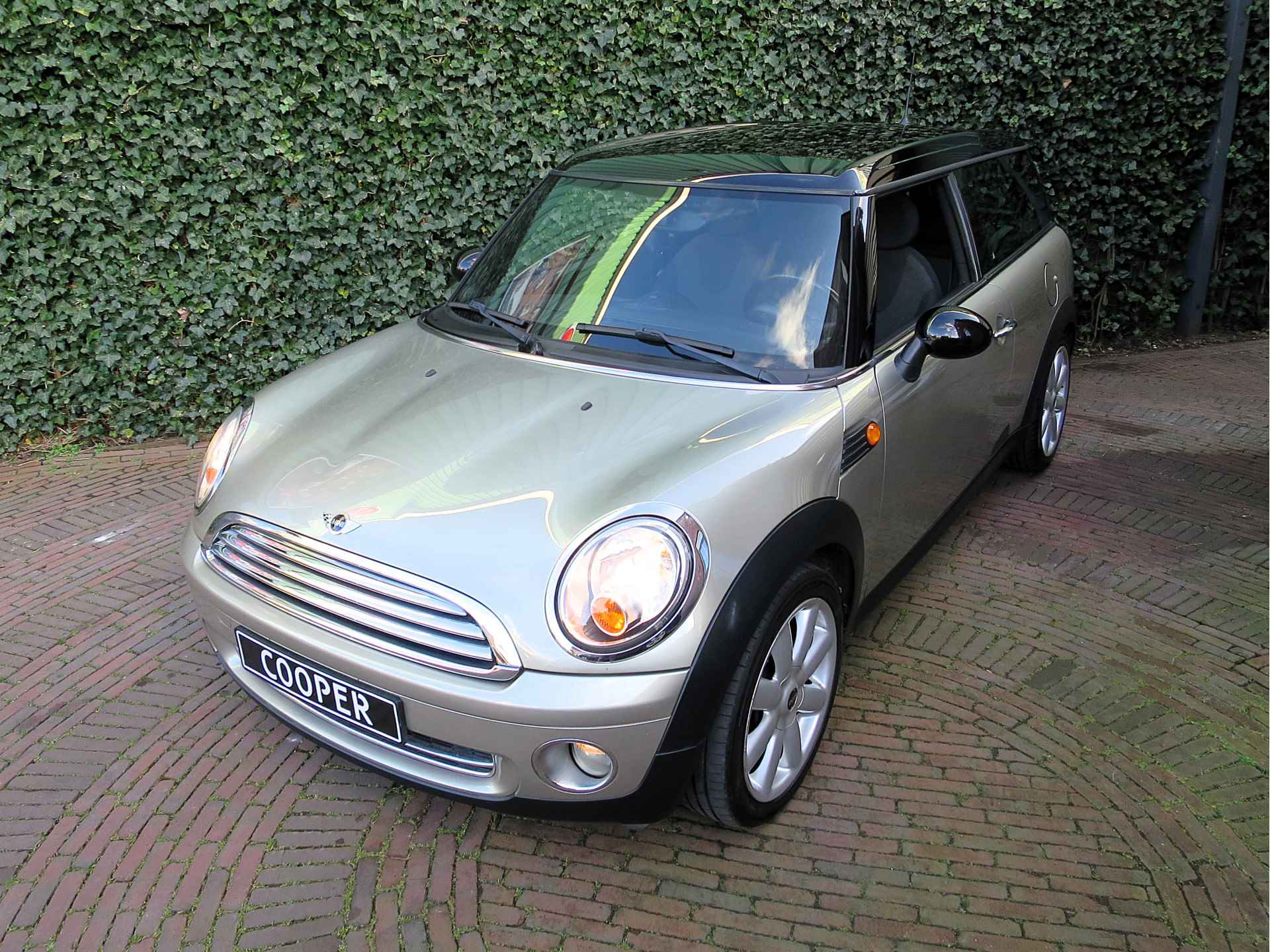 MINI Clubman 1.6 Cooper Pepper R55 NL-auto, 2de eig. airco, 17" en Youngtimer! - 40/41