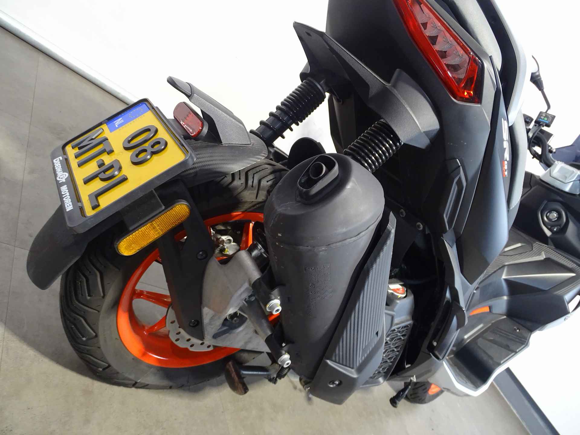 Aprilia SR GT SPORT 200 - 3/8