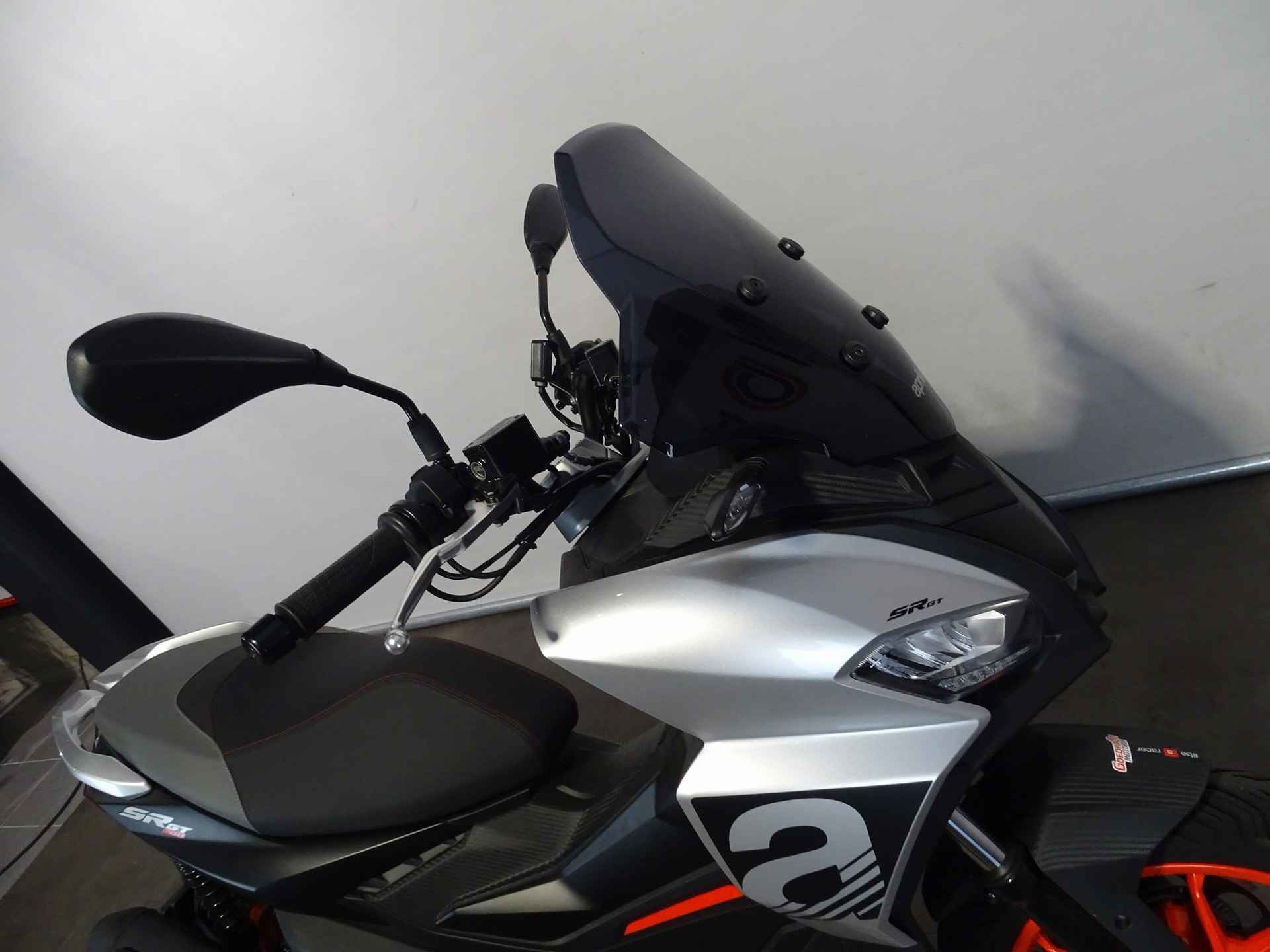 Aprilia SR GT SPORT 200 - 4/8