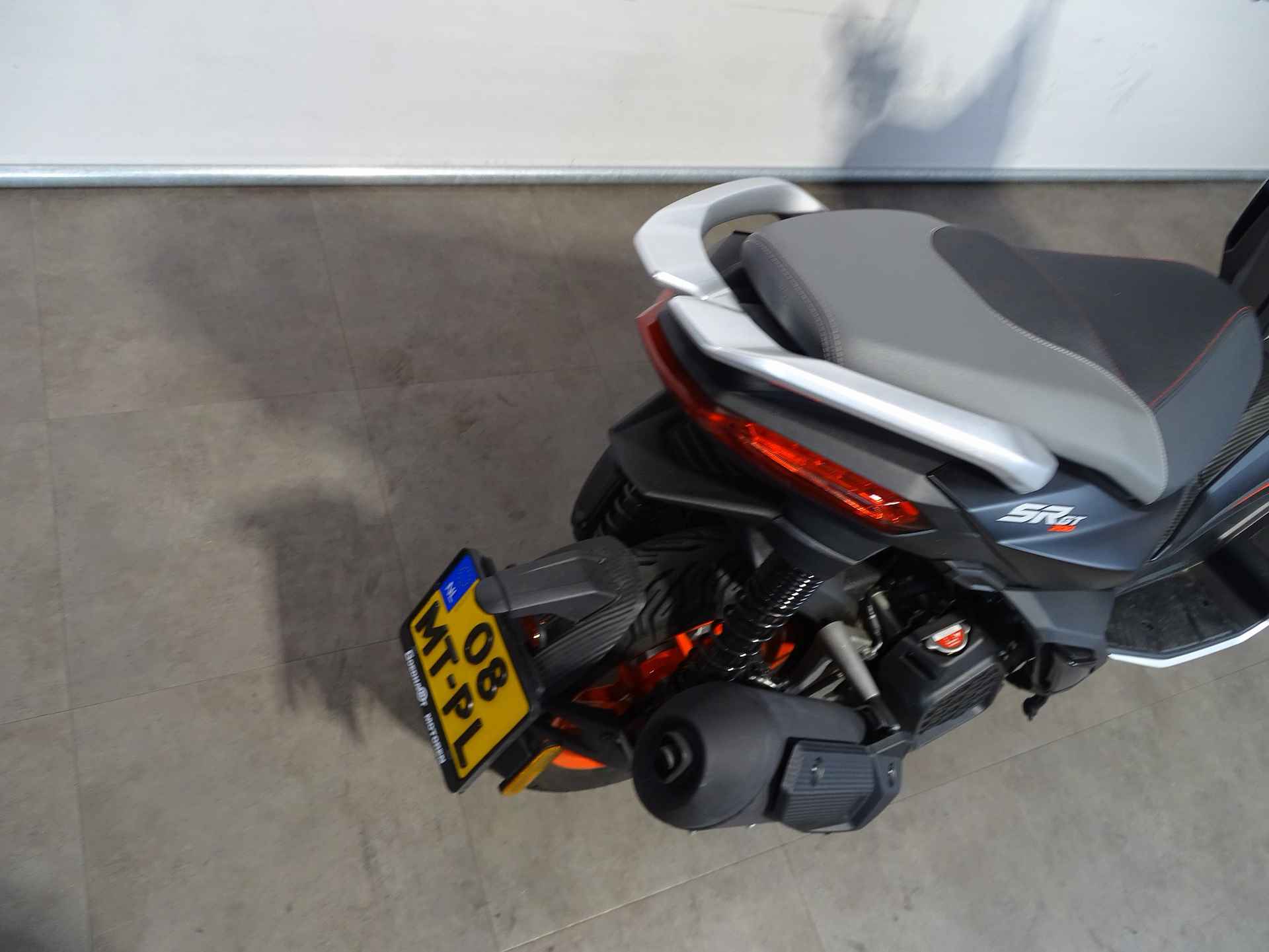 Aprilia SR GT SPORT 200 - 5/8