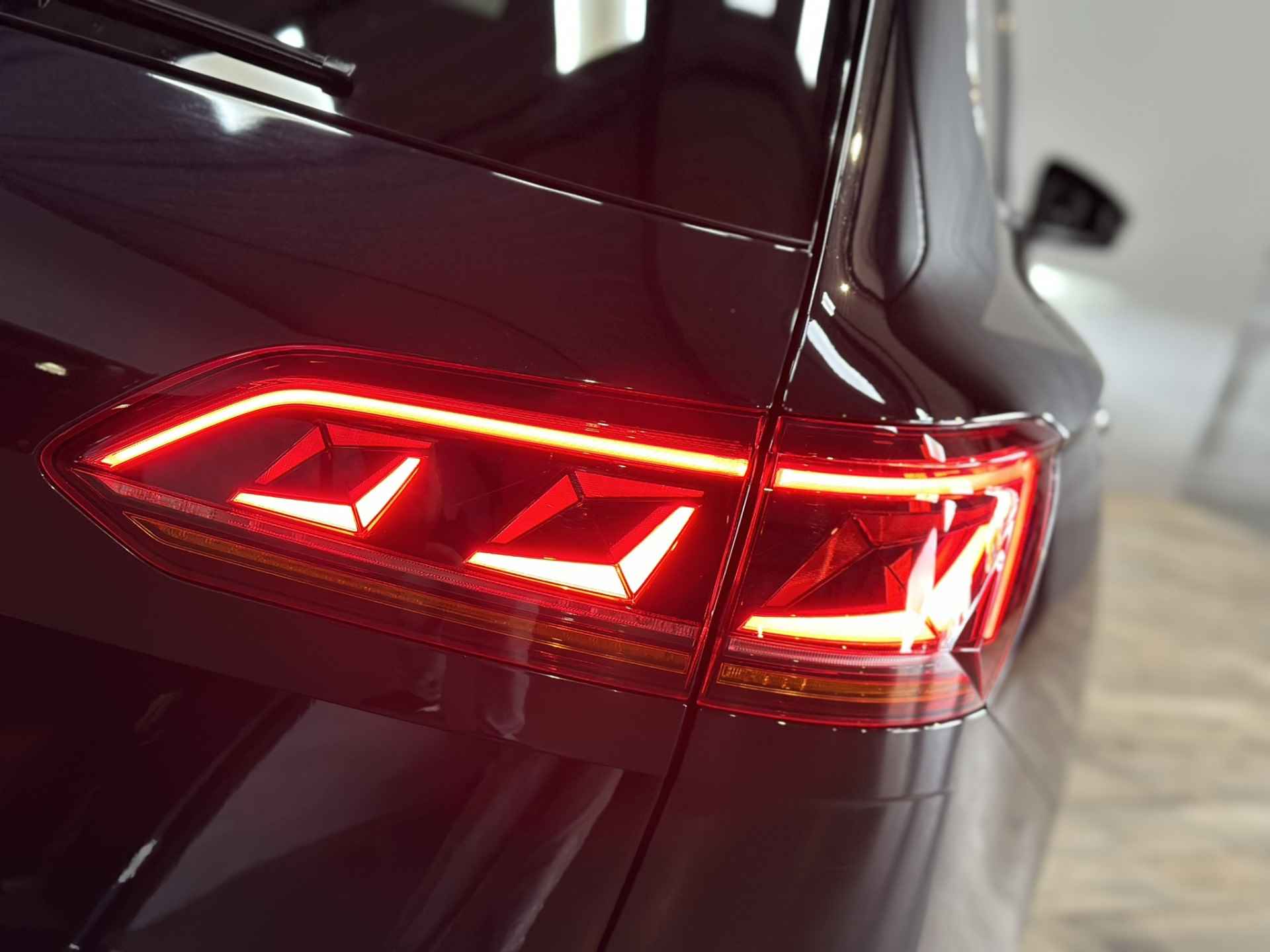 Volkswagen Touareg 3.0 TDI R-Line Incl BTW | Luchtvering | LED | Panorama | Leer | Trekhaak | Virtual | Dynaudio | Head-up | Adaptive Cruise | Isofix | NAP | - 13/52