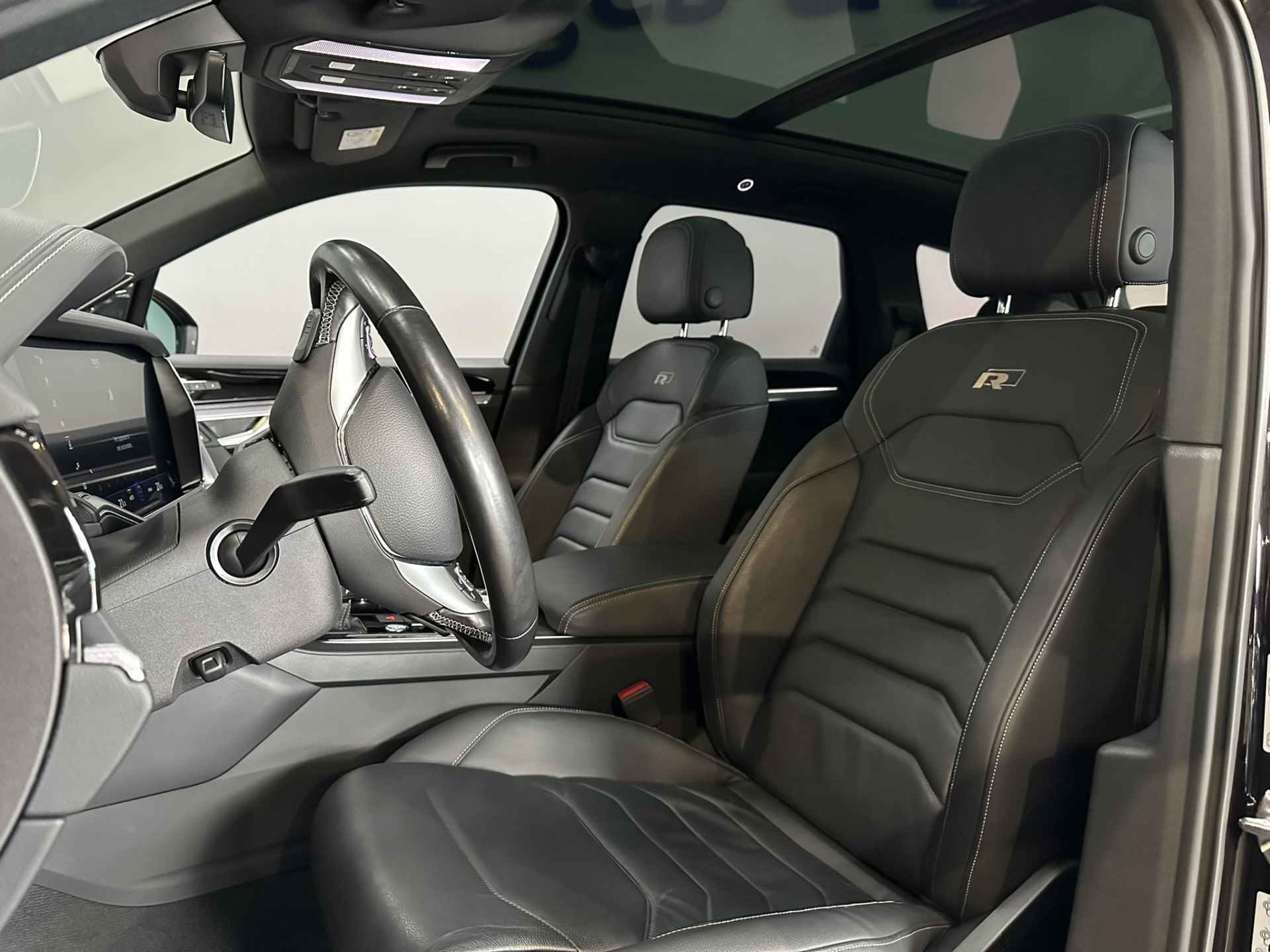 Volkswagen Touareg 3.0 TDI R-Line Incl BTW | Luchtvering | LED | Panorama | Leer | Trekhaak | Virtual | Dynaudio | Head-up | Adaptive Cruise | Isofix | NAP | - 16/52