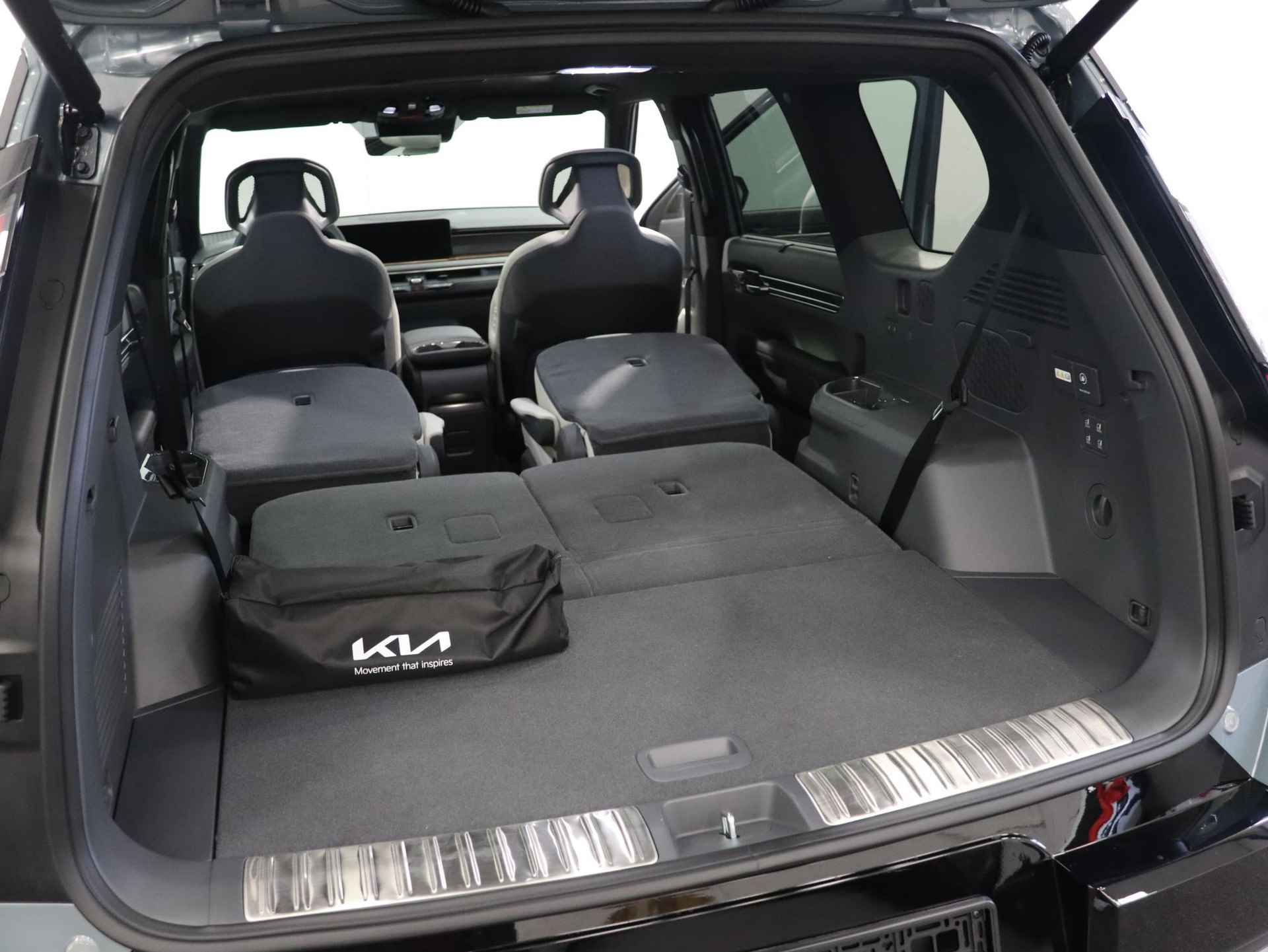 Kia EV9 Launch Edition GT-Line AWD 6p. 99.8 kWh |6-Zits Uitvoering | 505 km WLTP| Ultrasnel laden| Full Options| Bel KIA Leiderdorp: 071 760 06 00 - 20/62