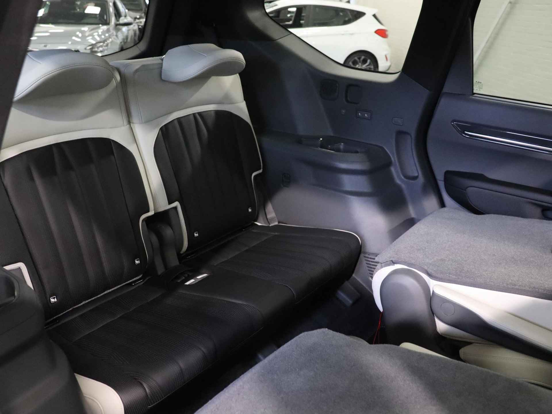 Kia EV9 Launch Edition GT-Line AWD 6p. 99.8 kWh |6-Zits Uitvoering | 505 km WLTP| Ultrasnel laden| Full Options| Bel KIA Leiderdorp: 071 760 06 00 - 25/62
