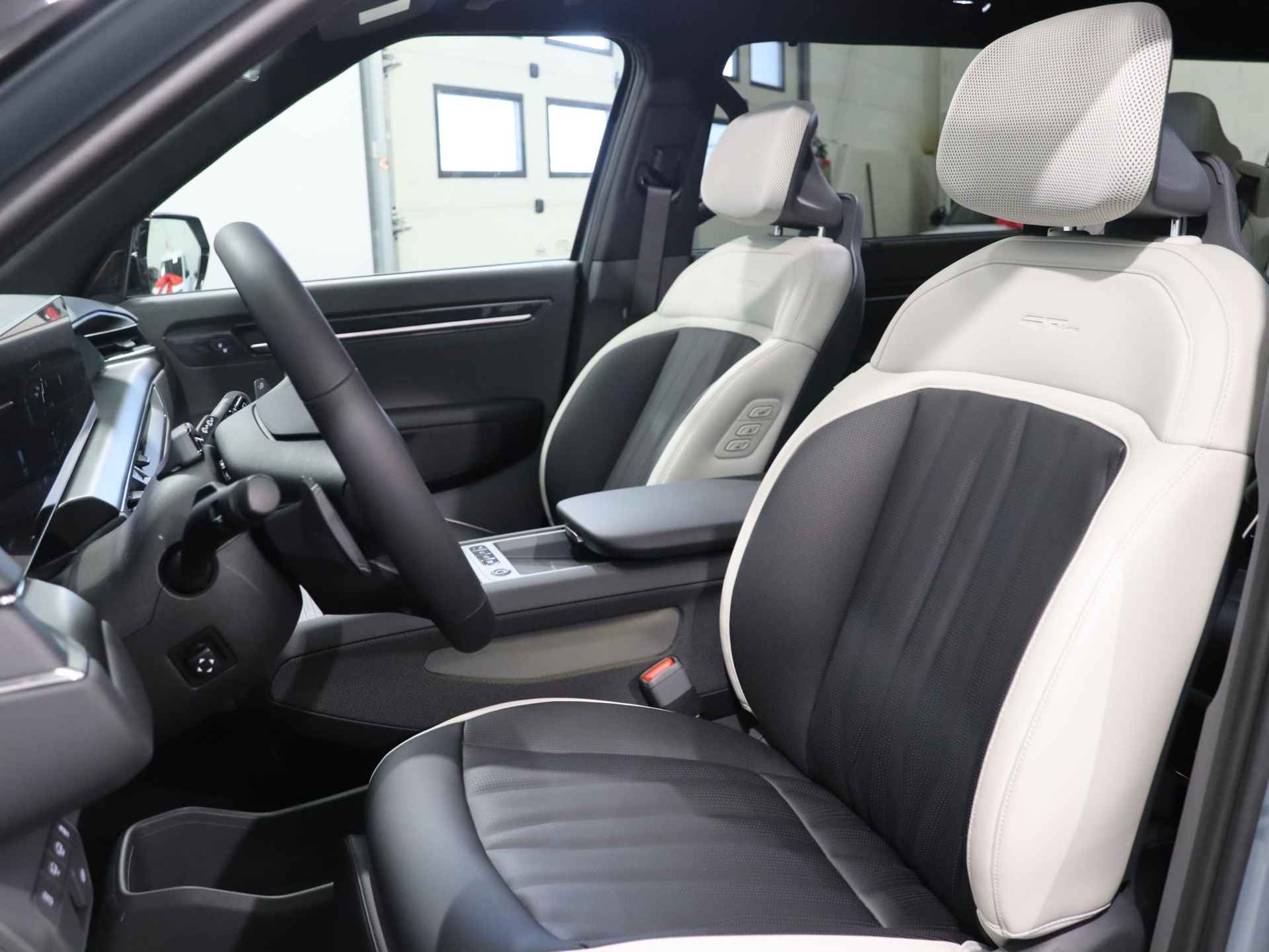 Kia EV9 Launch Edition GT-Line AWD 6p. 99.8 kWh |6-Zits Uitvoering | 505 km WLTP| Ultrasnel laden| Full Options| Bel KIA Leiderdorp: 071 760 06 00 - 44/62