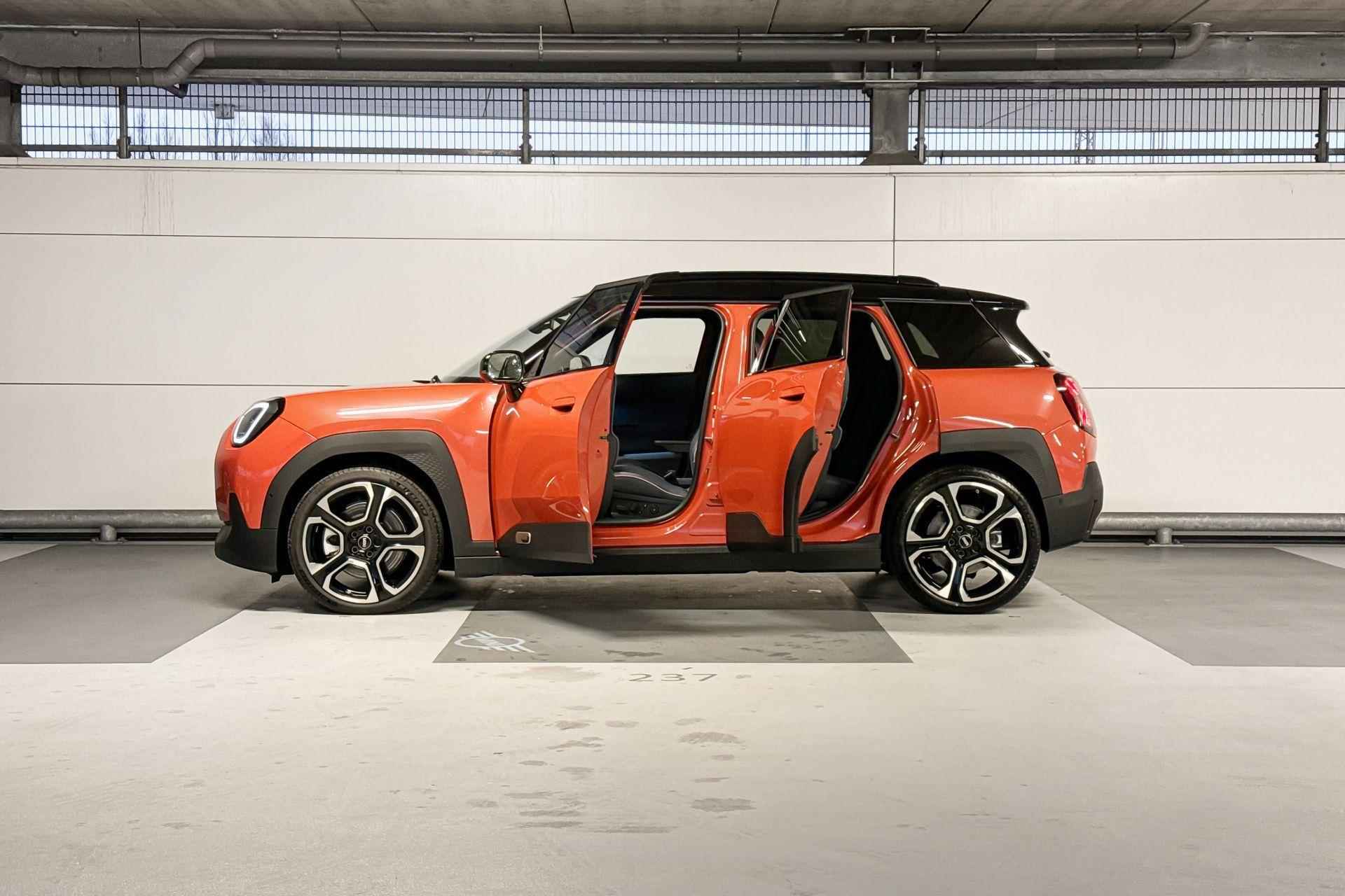 MINI Aceman SE Favoured 54.2 kWh | Pakket XL | Dak en spiegelkappen in Jetblack - 3/23