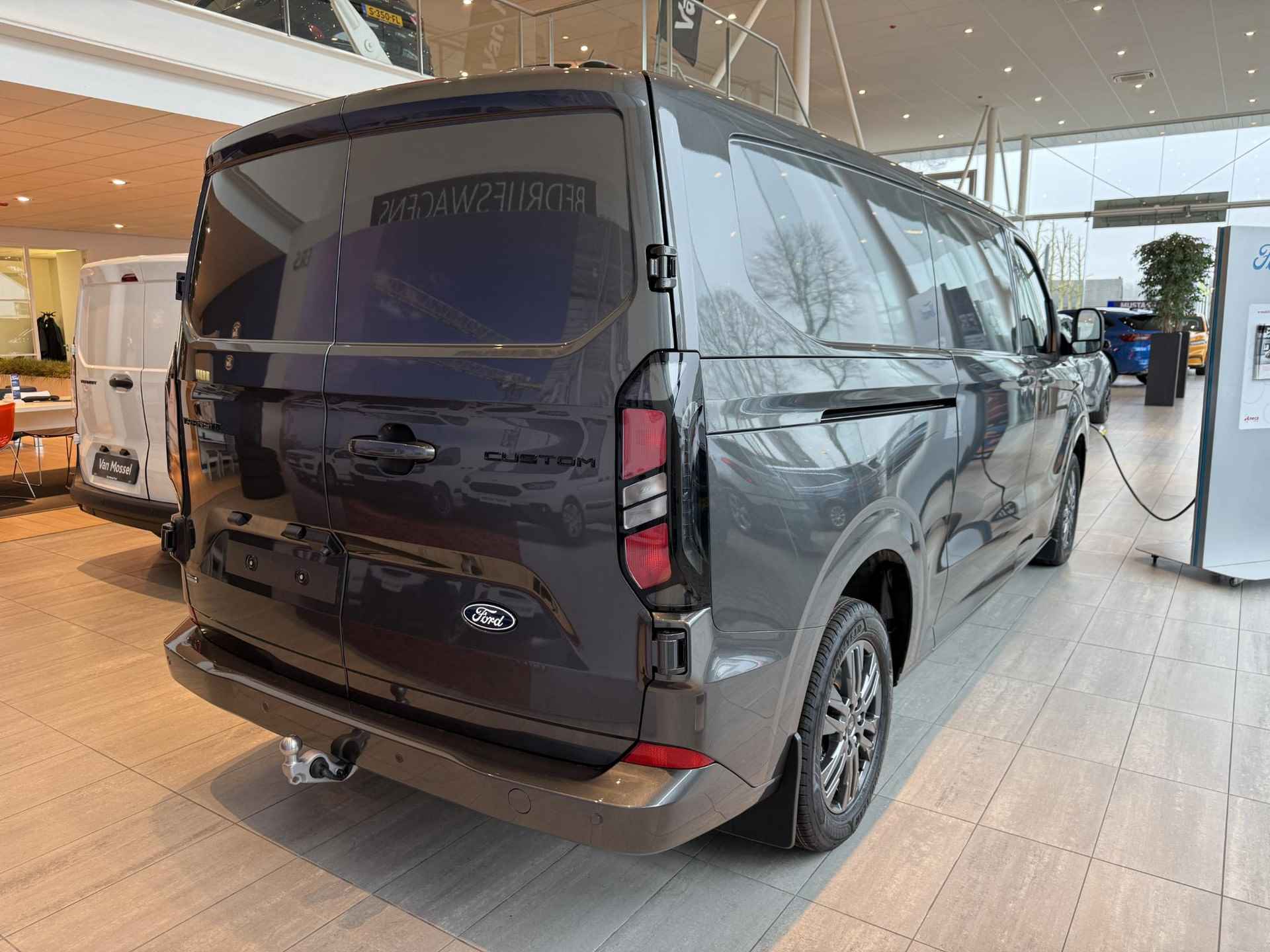 Ford Transit Custom 340 2.5 PHEV L2H1 Limited | Voorraadauto - 4/22