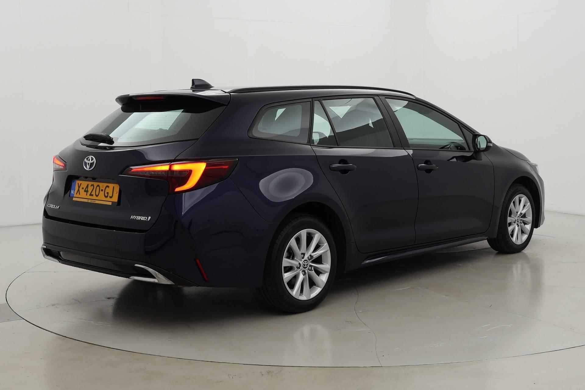 Toyota Corolla Touring Sports Hybrid 140 Active | Navigatie | Digitaal instrumentenpaneel | Adaptive Cruise Control | Clima | Camera | 16 inch | Apple Carplay / Android Auto - 4/35